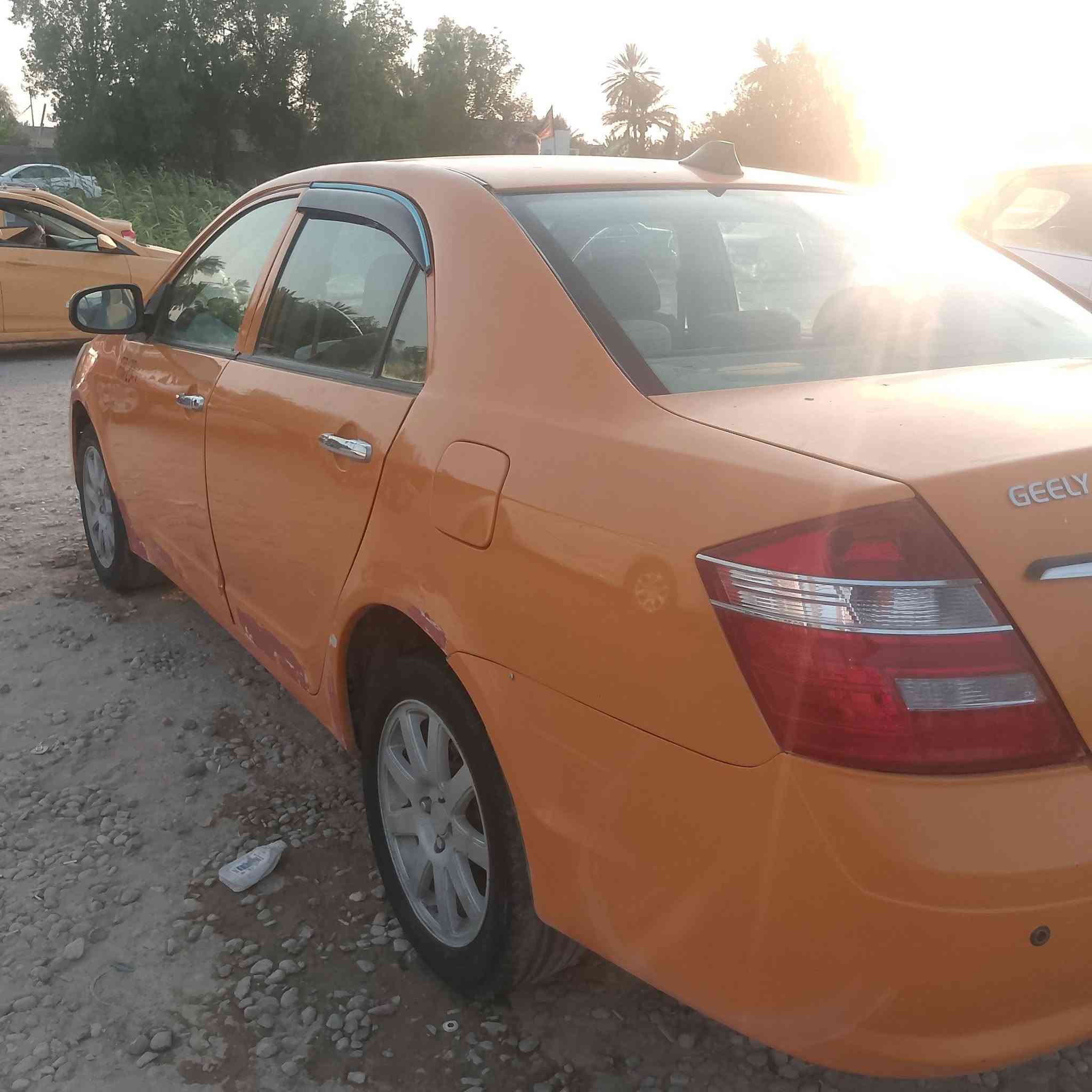 مرحبا جيلي موبل السعر ٢٨ ورقه 

بسعر سايبه 

كير حداديه 

ترايها كلش حلو 
مكينه ماتنسمع. 
فقط بخار بيها 

راعيها يمي بعفك 

شاشه ومصفره من كلشي 

كبل لشارع 
بدون مراوس بيع مستعجل. 
***********
