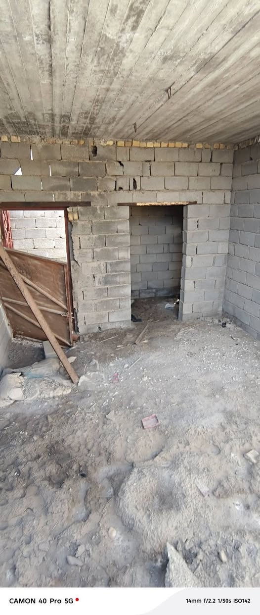 بيت بالوافدين 150 متر بالاولى شارع 20
هيكل مسقف 15 مليون قفل 

***********
