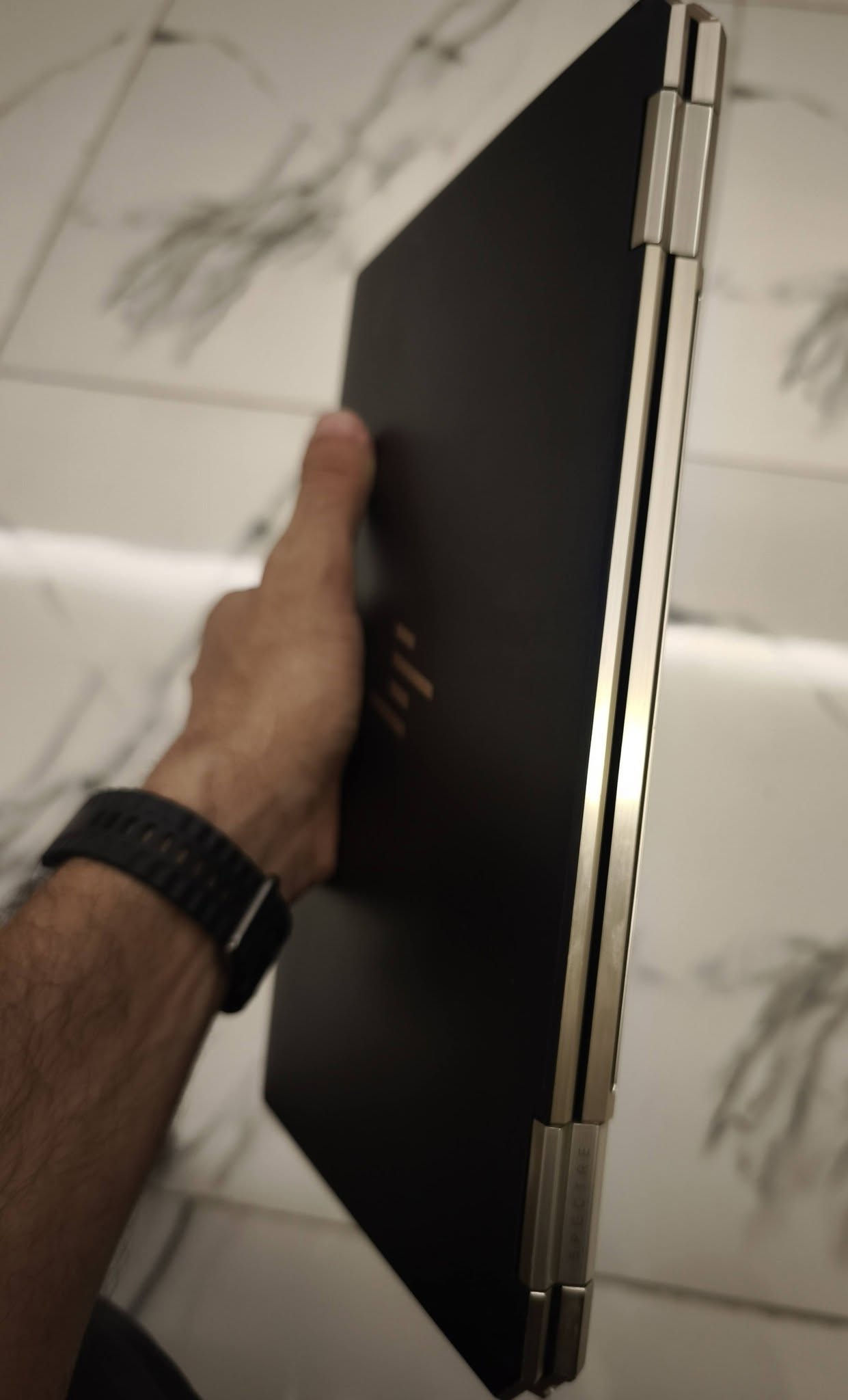HP Spectre x360 4k touch
الموديل: HP Spectre x360 Convertible 13-aw0059TU

المعالج: Intel® Core™ i7 (الجيل العاشر) 

الشاشة: 13.3 4k UHD لمس قابلة للطي 360 درجة لاستخدامها كـ Tablet

الذاكرة العشوائية: 16GB LPDDR4 بسرعة عالية 3733MT/s  

مساحة التخزين: 512GB SSD

كارت الشاشة: Intel® Iris® Plus Graphics

2 منفذ USB Type-C thunderbolt للشحن 
منفذ 1 usb type A

 الصوت: سماعات احترافية بدعم من Bang & Olufsen

ملاحظة:البطارية مستبدلة فقط واداؤها طبيعي

السعر 750 الف

***********
بغداد / المعلمين
لايوجد توصيل
