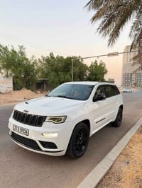 ‏السلام عليكم  ‏جيب جراند شيروكي S موديل 2021  رقم سليمانية  ‏فول مواص...