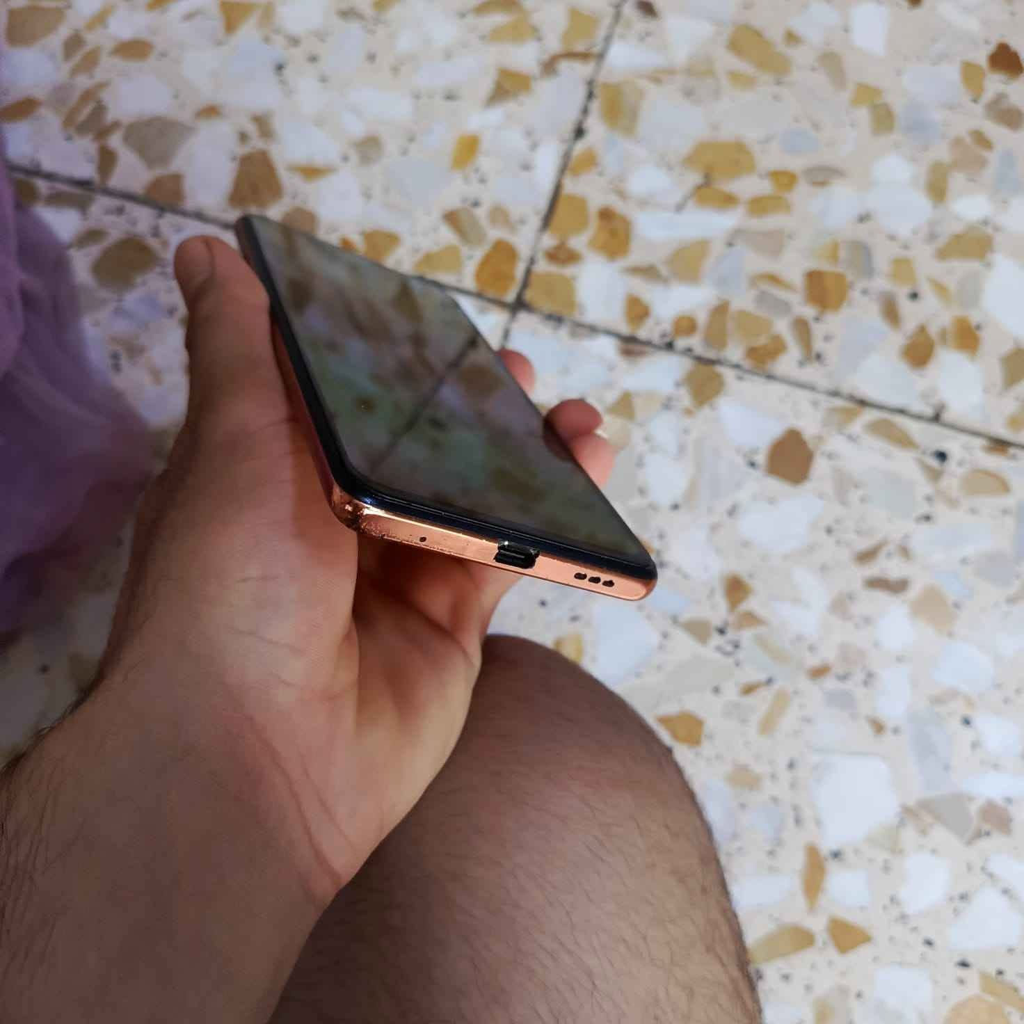السلام عليكم 
ريدمي نوت 10برو ماكس 
جهاز مامفتوح ابد بي كسر بضهر ذاكرته 128
بي طبع بشاشه 
مراوس فقط مع اكس ار او اكس اس 
مكاني بغداد 
***********
اتصال او واتساب Colombo, Sri Lanka
