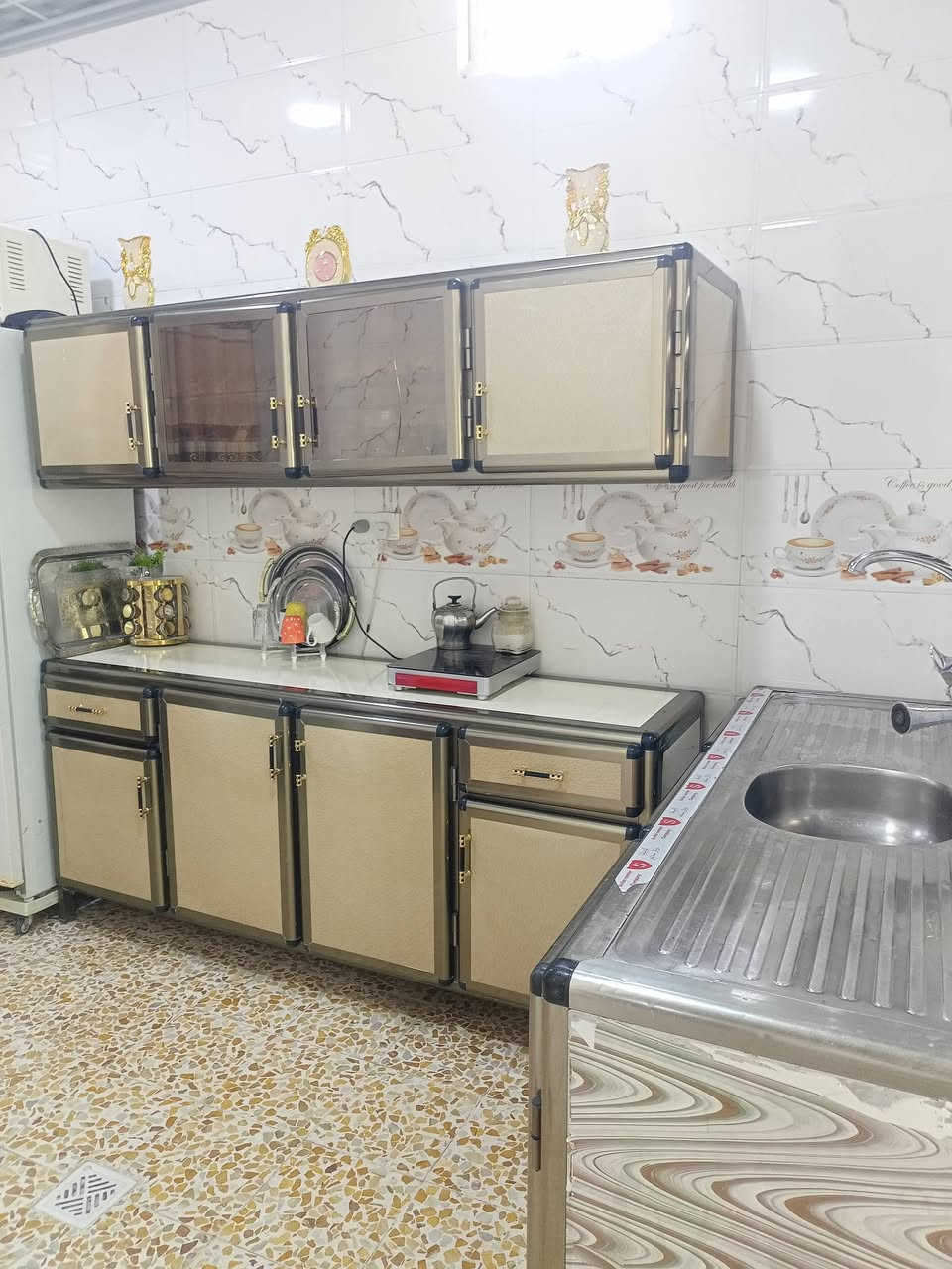كونتر للبيع موصل جانب الأيمن سعر 350
***********
***********
