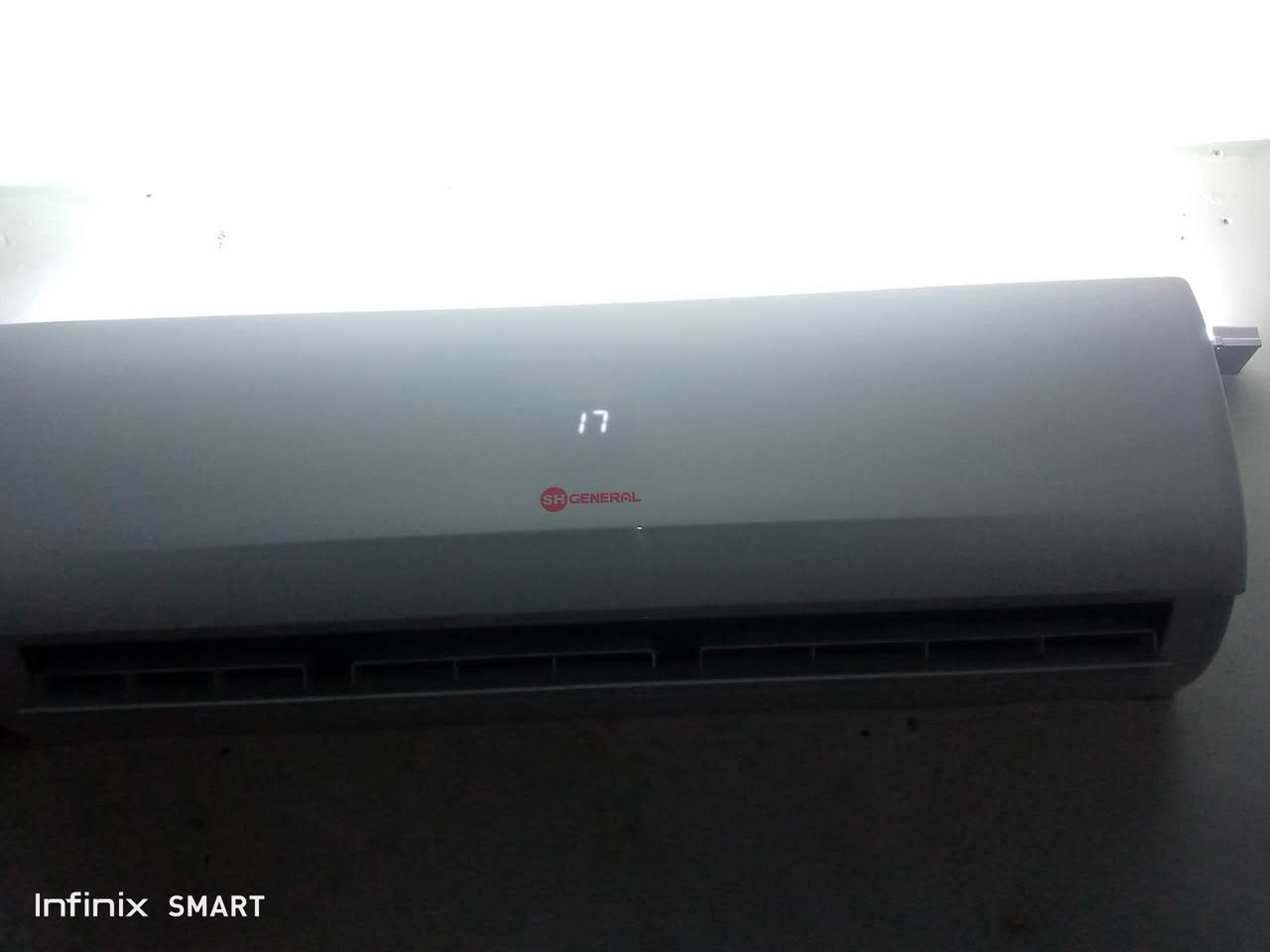 سبلت لبيع جديد صاله 3اشهر من شده اتصل او بل خدمه ثنين طن  ***********

نص مكتوب في الصور:
- Infinix SMART