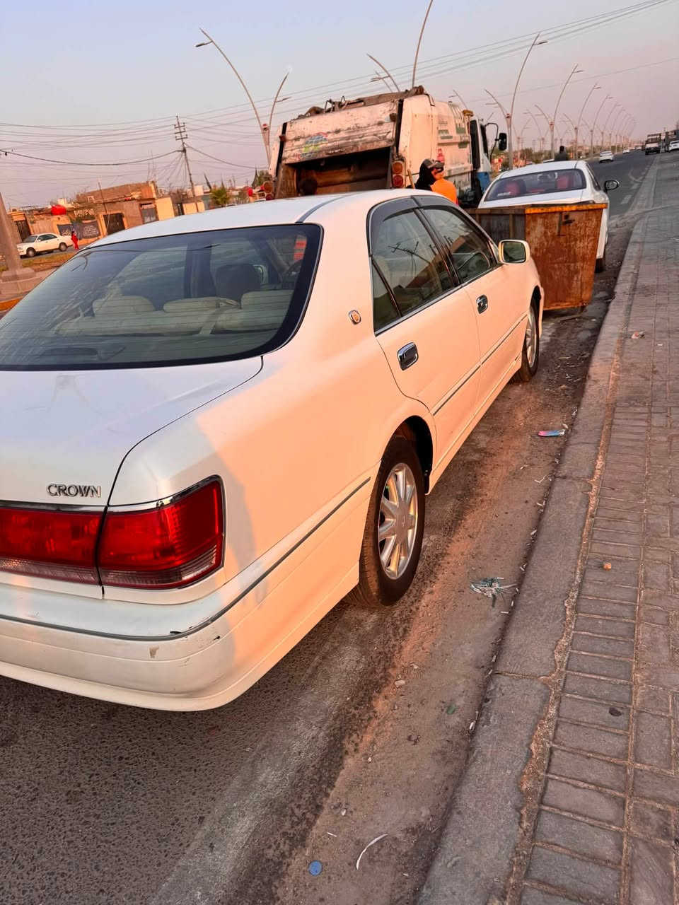 سلام عليكم جنون مديل ٢٠٠٢ رقم بصره بسمي دكمتين مكينه ديفور زغير بيه بارد بل مدكو لامامي وشخط بل مدكر لخلفي لا كصه ولا نقل جثه سياره كفاله عامه وجاهزه لاخير الف ماتصرف عليه *********** سعر ١١٥ وبيه مجال تصل وبيك خير ودلل
