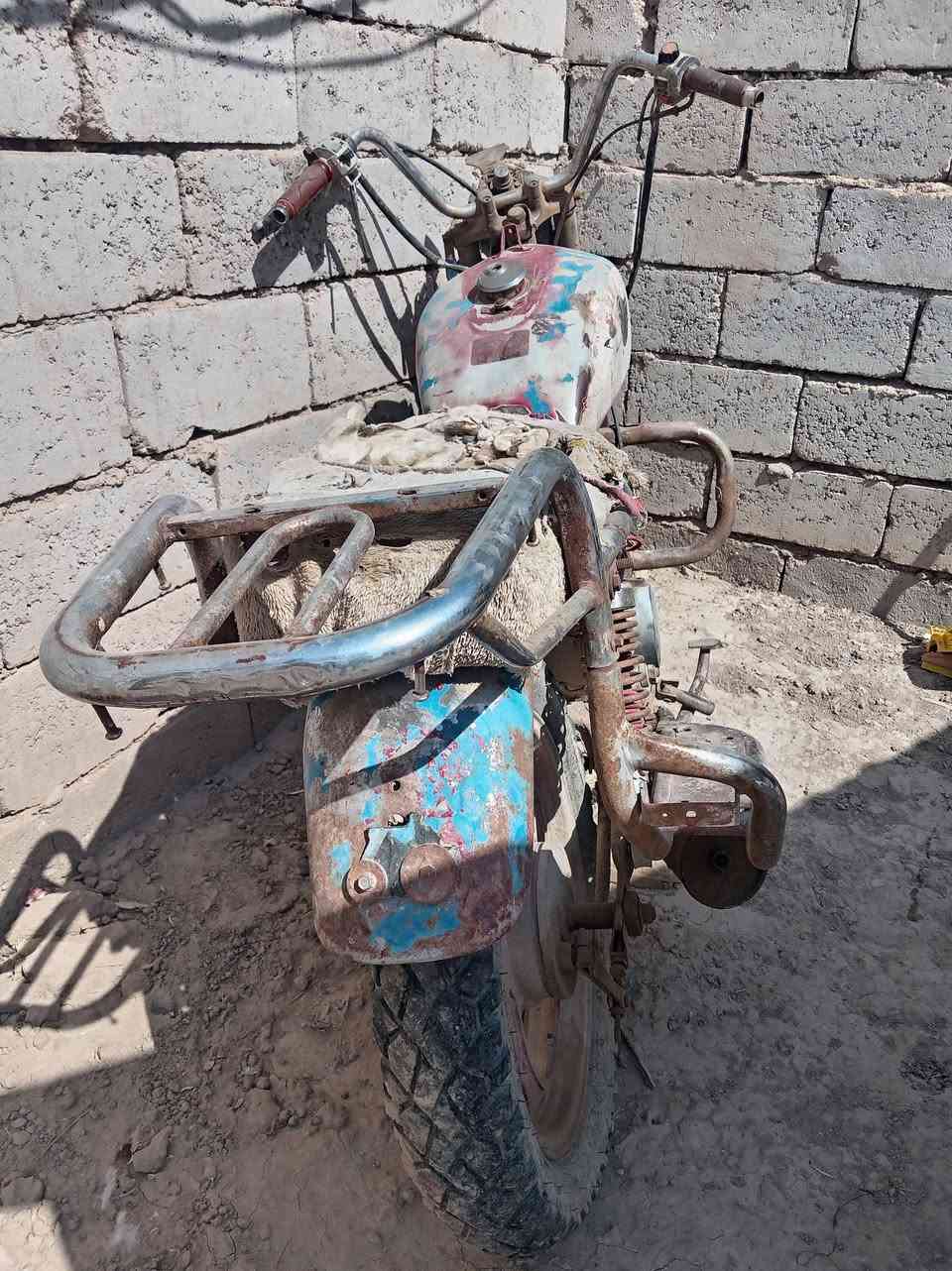 دراجه البيع جونده شقاله عايزه بس ترتيب ومناسبه سعره 130وبيه مجال قليل حك جيه العنوان سماوه  الخضر  ***********
