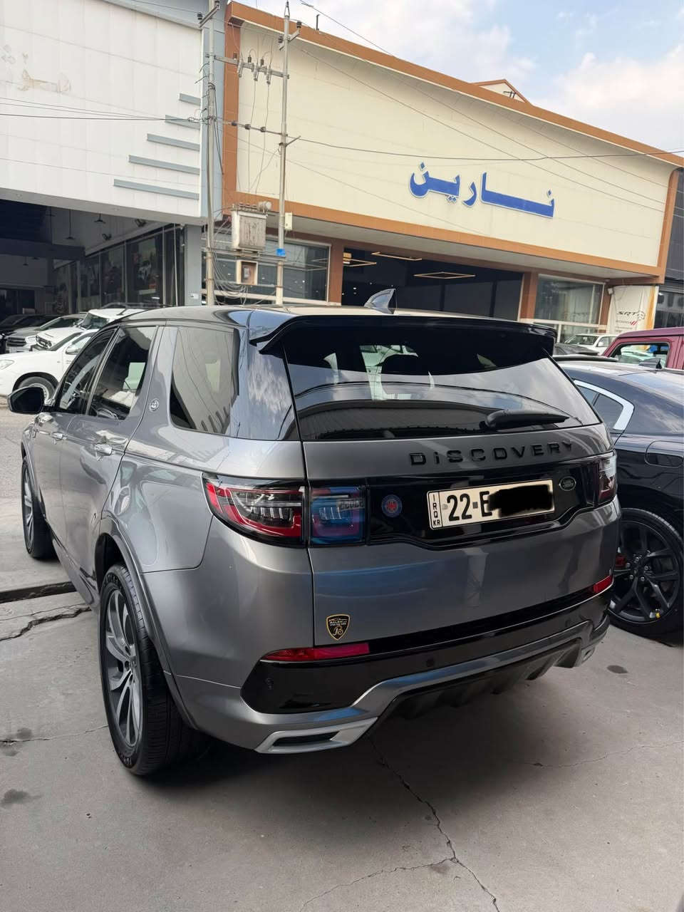 رانج روفر 2020.
مواسفات RDYNAMIC 
سندق شفط بانوراما هوايه مواسفات بيها 
فول واحد الواحد 
سياره ماشيه ٦٢ مايل 
بس سندق سبغ بدون بدون ايبرباك 
گير محرك بشرت مامفتوح 
سياره بسمى رقم هزه جديده 
دينار مصرف ما بيها 
رقم *********** واتصاب موجوده 

رانج روفر ٢٠٢٠ 
مواسفات RDYNAMIC 
قه بات مواسفات فول فول 
سندق شفت بانوراما مواسفاتى زور هه يه 
٦٢ مايل روشتيه 
بس سندق سبوغه بى ژوورى بى يبرباك 
گير مه جينه بشرت نه كرايته وه بى عه يبه 
به ناوى خومه رقم سنه وى هزه هه مووى نويه 
*********** رقم أربيل, العراق
