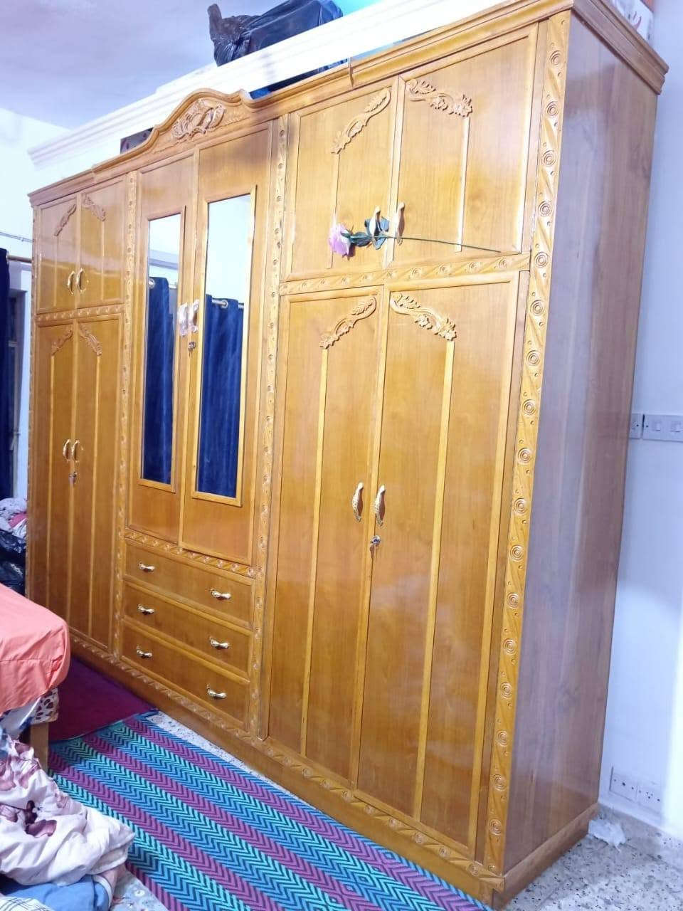 سلام عليكم 
غرفة اخشاب صاج شغل درجة أولى أخت الجديده
اريد ابيع لان نقلت على بيت اخر والغرفة كبيره
السعر ٩٥٠ الف دينار وبيها مجال بسيط.
العنوان كربلاء حي الرسالة ***********
