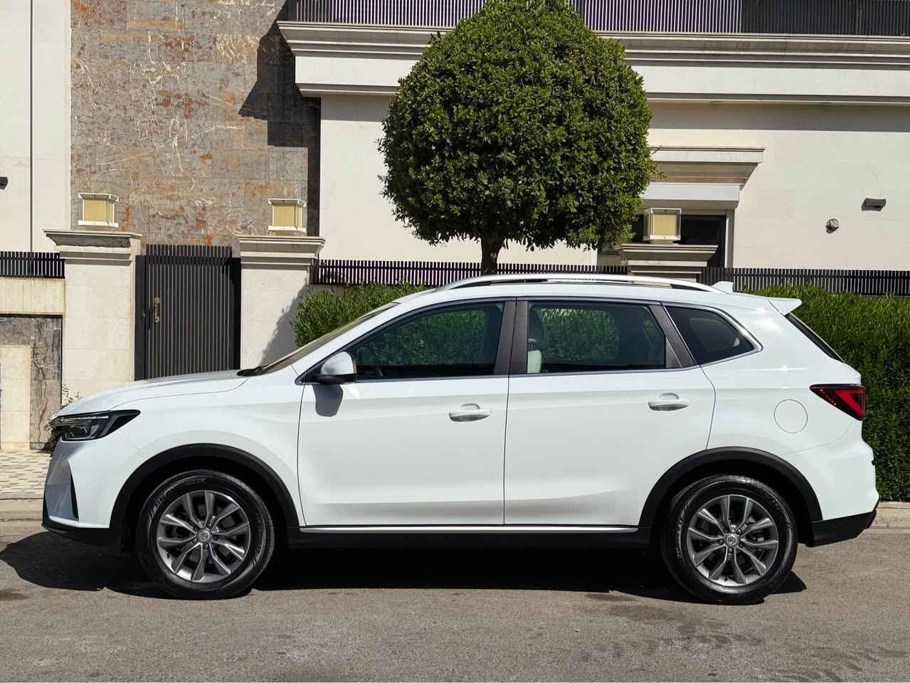 ROEWE شكل MG RX5 2023 موديل 
تنها ٢٠  كيلؤ عيسبي سفر بؤ دكري ئیم جی فول مواصفات.
مواصفات.مەکینە 15  تۆربۆ. بة ناوةي خؤمة
 
بئ بؤياغ ده عامى بؤ ده عامى به شه رت 
پانۆراما.
ڕادار.شاشەوکامێرا.بصمة.کوشین جلد
برێك بصمة.ئۆتۆ هۆڵد.بلوتوس.ويل كەپ.
حساس.تحدید سورعە.تەبرید لەمس.تبريد مركزي 
لایت زینۆن.لایت و بەگ لایت لید. دژە خلیسك ويل ١٩ ى . شوێن هەولێر
سعر ١٣٧ 💵 /*********** ☎️
***********م
*********** أربيل, العراق
