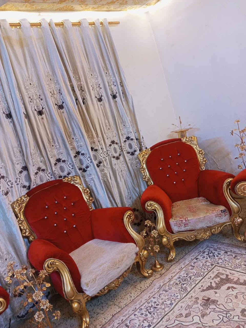 تخم زان مصري دمياط ضخم ماينشال نظيف جدا مابي اي ضرر عشر مقاعد لونه احمر ناري نقص بس تلبيسه مال كوشات انته تخلي على ضوقك اي لون يعجبك لسعر 400مكاني مشتل شارع لمطبك *********** بغداد, العراق

