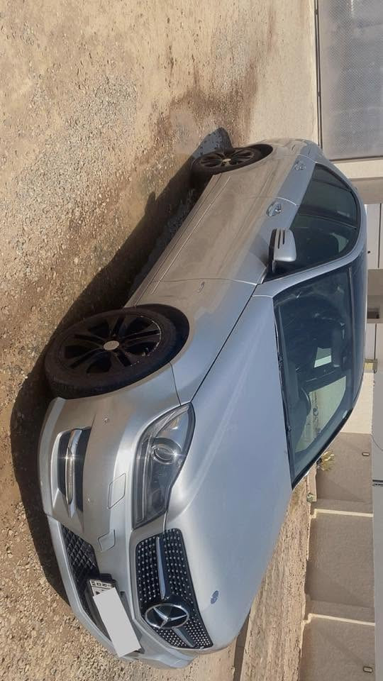 للبيع Mercedes-Benz C180 موديل 2012
✨ سيارة نظيفة ومحافظة، استخدام شخصي

🔹 الموديل: Mercedes-Benz C180
🔹 السنة: 2012
🔹 الوارد: خليجي 🇦🇪
🔹 الرقم: أربيل
🔹 الممشى: 151,000 كم
🔹 اللون: رصاصي 🩶
🔹 الحالة: نظيفة ومحافظة
🔹 القير: بحالة جيدة
🔹 التكييف: شغال
🔹 الداخلية: نظيفة ومحافظة
السعر مناسب جدآ

مكان السيارة بغداد

***********
