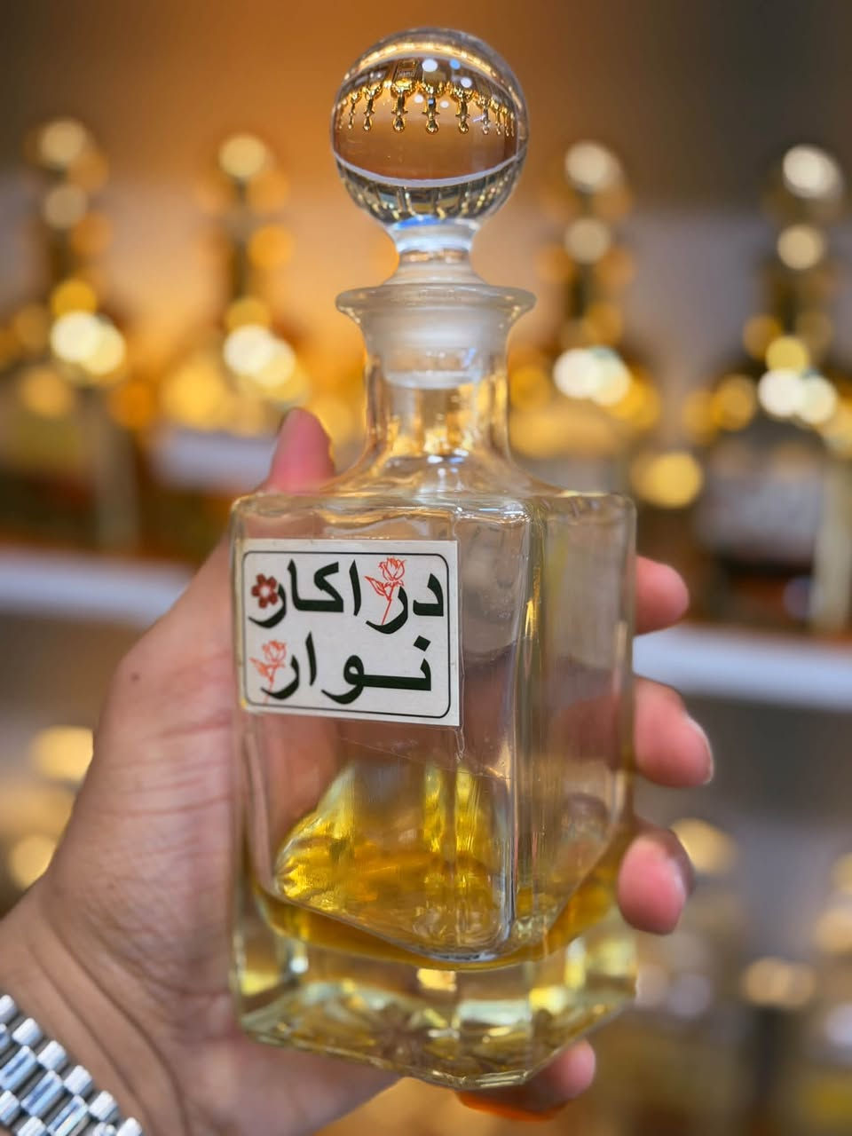 زجاج عرض للعطور (دله) مستخدم للبيع
قياس 250 مل وزن ثقيل
كل شكل متوفر منه عدد 
باقي التفاصيل عالخاص / واتساب ***********
