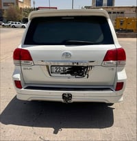 لاندكروزر ستيييينيه اصل ٢٠١١ مكفوله من ضربه وصبغ  سياره جديده بسمي سنو...