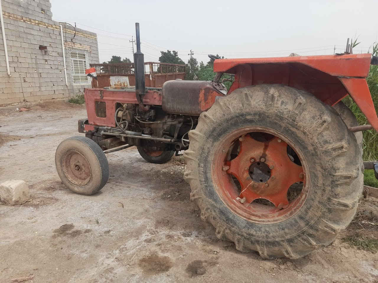 سلام عليكم مكينه عنتر البيع مديل84 سنويه ورقام نظيفه كلشي مابيها هايدروليك مامفتوح على وضع الشركه مكينه وكير نظاف شوف العين كهربايات كلها شغاله مكينه نظيفه ماذب عليها ربع وراها فدان سعر مليونين 900وميه وبيه مكان محافظة ميسان مجال الشراي الستفسار على هاذ الرقم*********** او ***********
