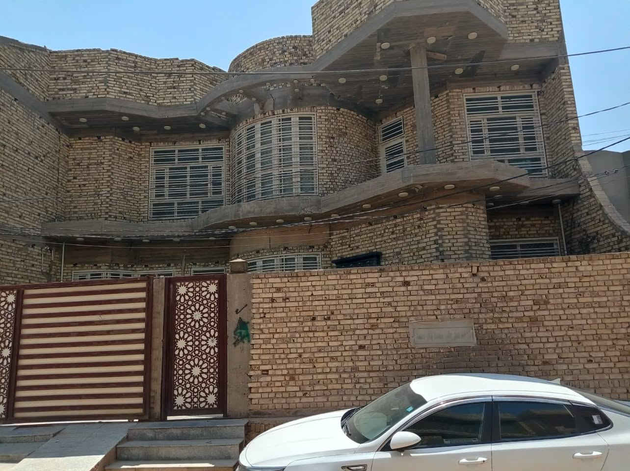 اللهم صل على محمد وال محمد 

#للبيع دار سكن في ام الخيل الثالثة 
 
🛑 مساحته 300 متر طابو عثماني 

🛑 طابقين كونكريت بناء حديث 

🛑 يحتوي على/

🏤 4 غرف نوم 
🏤 استقبال 
🏤 3صالة
🏤 مطبخ حار + بارد
🏤 3 مجمعات صحية

للاستفسار الاتصال على 📞

مهندس امير الصافي 

***********

