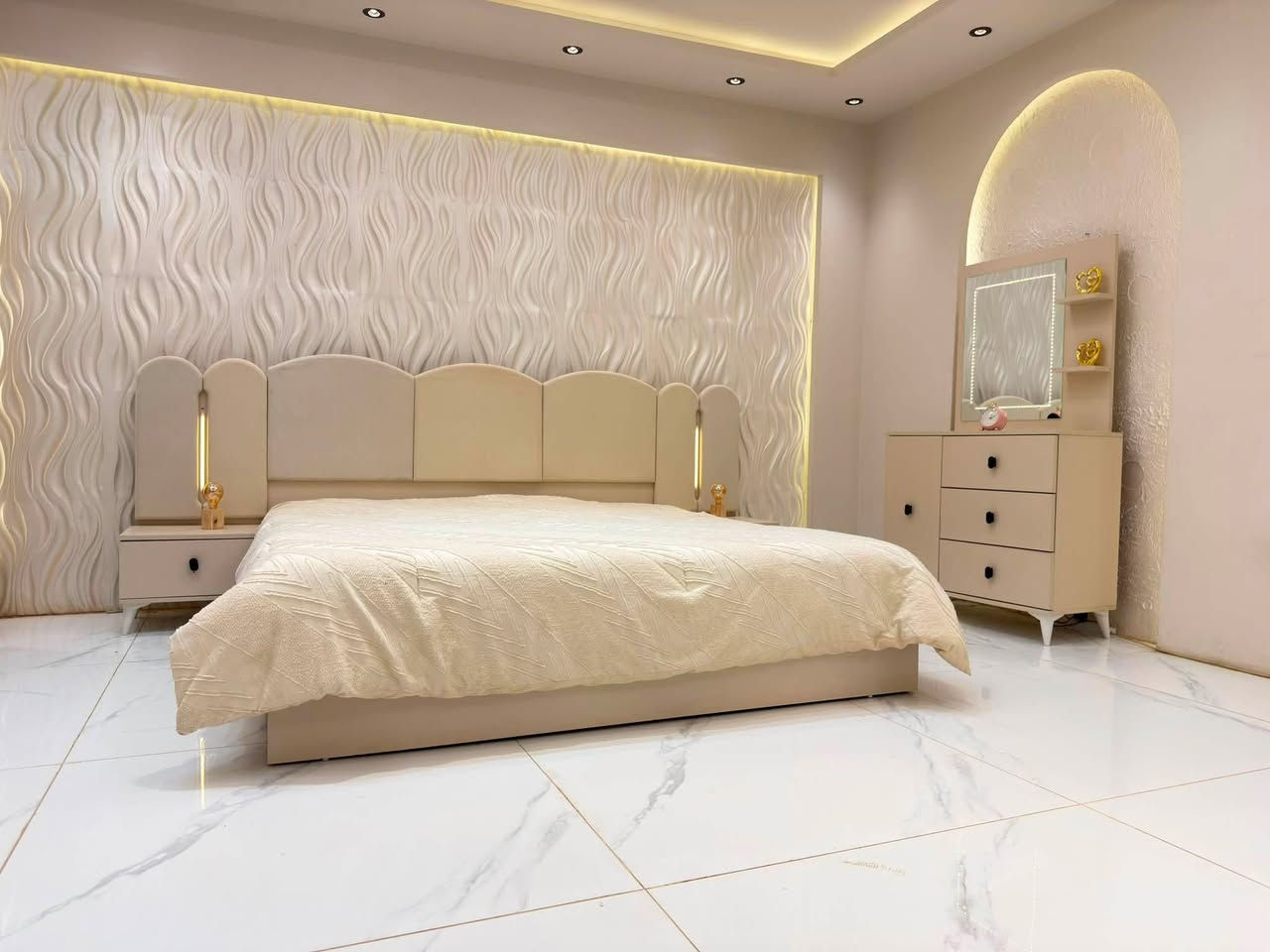*تم وصول موديل فيلا*

❇️ 5 قطع      
❇️ ميز تواليت ضخم
❇️ شغل ممتاز
❇️ السرير ثابت 

السعر :  675 الف فقط
الشد والتركيب مجاني 🚛🚛🚛
للحجز والاستفسار : ***********
