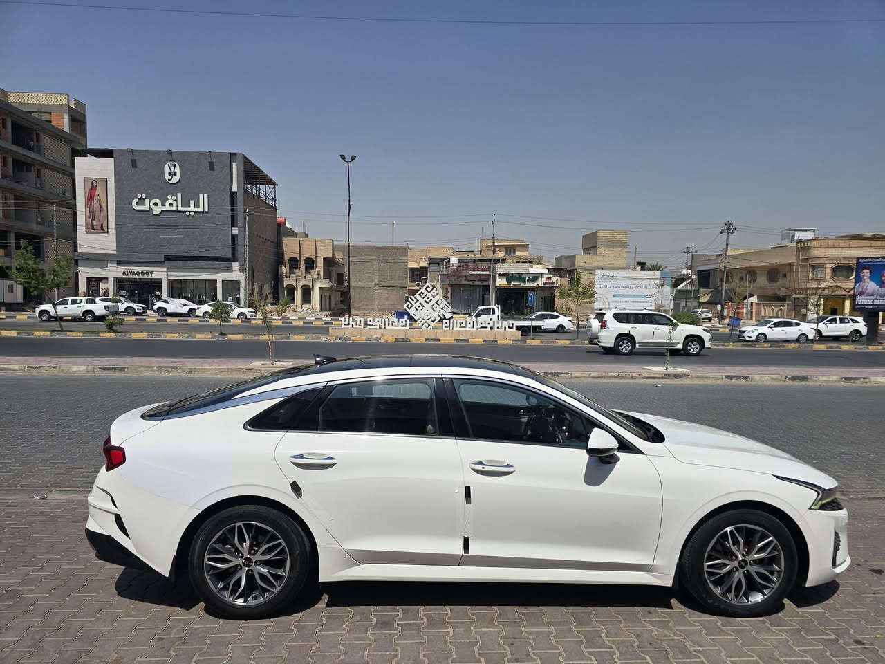 سلام عليكم لبيع K5 خليجي مديل 22  شركه دوليه  فول موصفات لاخير
سقف بنوراما 
فول واحد على واحد 
السيارة مرغوبه  حجم محرك 2000 دوش  المرغوب 
ماشيه 67حقيقي 
رقم اربيل 

تحكمات ستيرن 

سايد بريك بصمه 

شاشه كبيرا ابل كار بلي
داش كام 
حساسات 360 

توقف ذاتي 

تحديد مسار

كشنات جلد 

وضعيات قيادة

كروس سرعه

 قطعتين تبريد خلفيه 

تشغيل عن بعد 💥
مري شفط
باب بصمه فول💫
وباقي موصفات الK5 المعروفه👌

دخول ذكي بصمه💢

السياره كفاله عامه عده شبرين بارد بجاملغ الخلفي    رصعه زغيره بل باب صغيره

السعر ١٧٩ بيه مجال بسيط 
بيع مستعجل 
***********

العنوان النجف شارع الزهور
