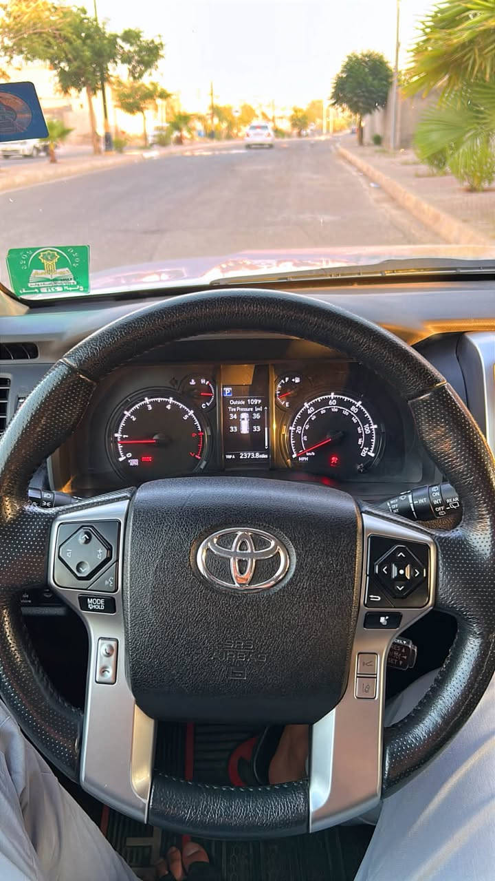 السلام عليكم للبيع او المراوس 
‏TOYOTA  4RUNNER
موديل 2023  
 محرك 6 سلندر  / V6    فئة SR5 
 بصمة   فتحة سقف  تو ويل شاشة كبير  كاميرة خلفي 
 داخل أسود  رادار جميع الجوانب امامي خلفي   كشن أمامي كهربائية  كشن جلد هيتر
 (  7 ) سبعة  راكب 
سنويه لل 2030 ب اسمي تحويل ثاني يوم 
بدون دواخل 
ايرباك راجع سستم 
حادثها شبر بالجاملغ الخلفي راجع بارد 
تكريت / العلم  
للاستفسار : ‭***********‬

نص مكتوب في الصور:
- Awwwk.
- Nahiyat al 'Alam