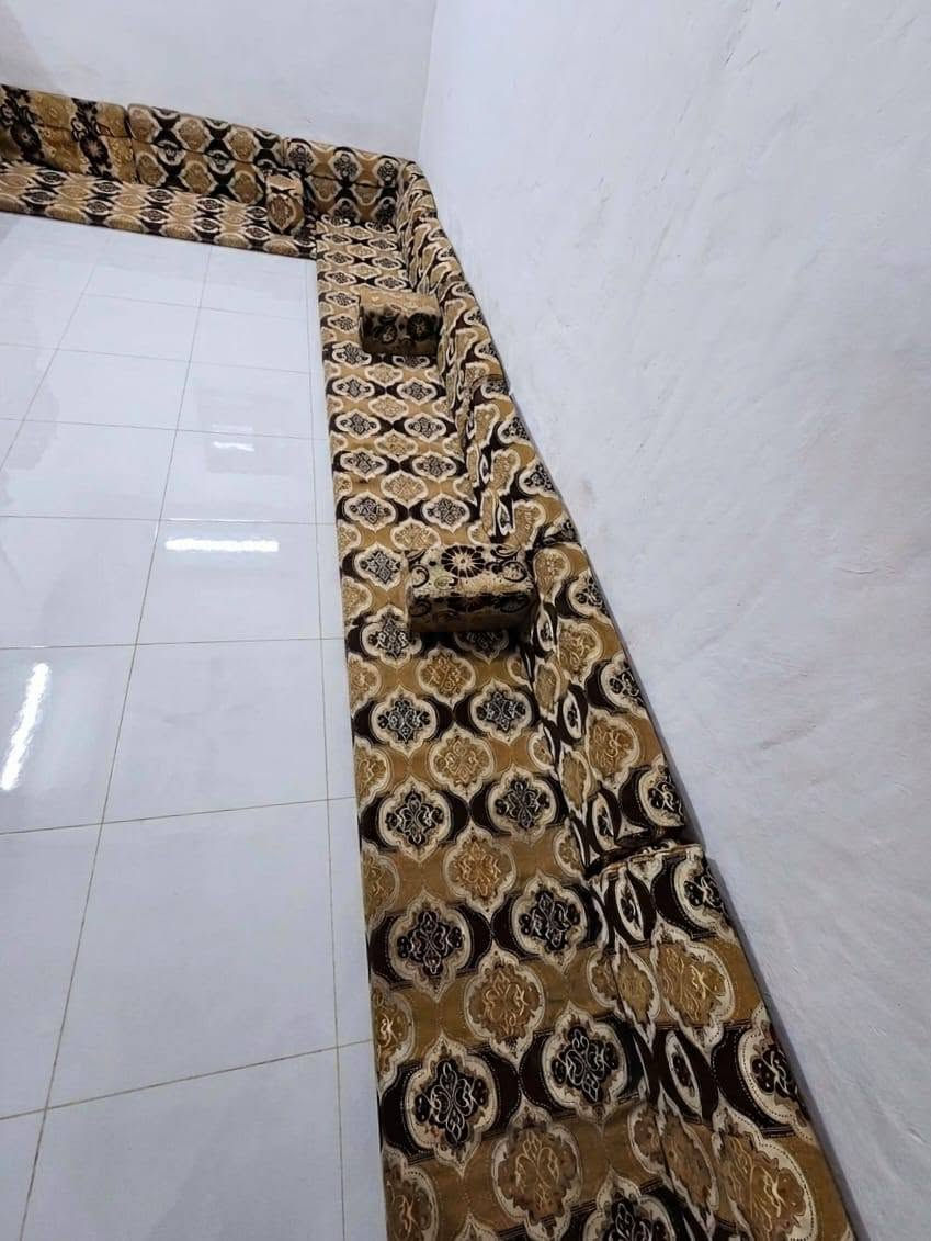 نص ديوان للبيع 4 دواشك و ملحقاته يحتاج غسل 
سعره 75 و بيه مجال 
*********** / العنوان سوق الشيوخ
