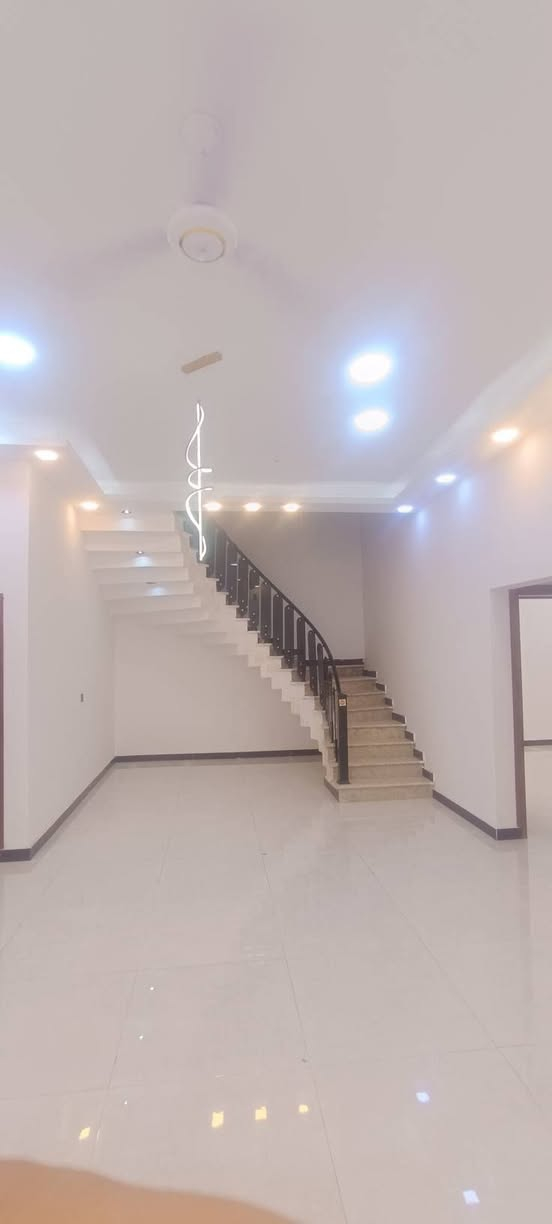 🏡 بيت للبيع - فرصة مميزة في أبو الخصيب 🏡
📍 الموقع: البصرة - أبو الخصيب - السبيليات الغربية

📐 المساحة: 250 متر مربع

📄 النوع: طابو زراعي سند 25

✨ مواصفات البيت: • استقبال كبير ومرتب

• صالة واسعة

• 3 غرف نوم

• درج دائري أنيق

• سقف جبسن بورد درجة أولى

• كراج سيارة 🚗

• يقع على شارع مبلط عرض 10 أمتار

• جاهز للسكن مباشرة

#السعر 140مليون بي مجال 

🔑 التسليم فوري عند إبرام العقد

📞 للاستفسار والاتصال: ***********
