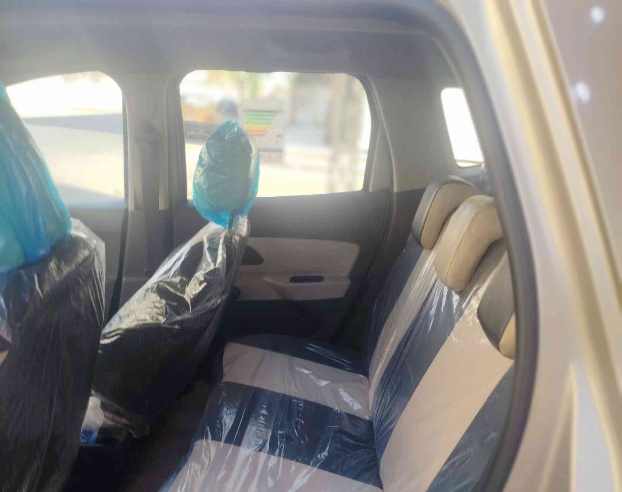 🚗 رينو داستر للبيع
كير ومحرك مكفولات لد امامي وخلفي ومواصفات معروفه هوايه بيه مواصفات 
🔹 موديل: 2019
🔹 المحرك: 4 سلندر 
🔹 الوقود: بنزين ⛽
🔹 ناقل الحركة: أوتوماتيك
🔹 عدد الركاب: 5 ركاب

✨ سيارة عملية واقتصادية، وسعرهه مناسب الشراي يتصل 

📞 للاستفسار: ***********
