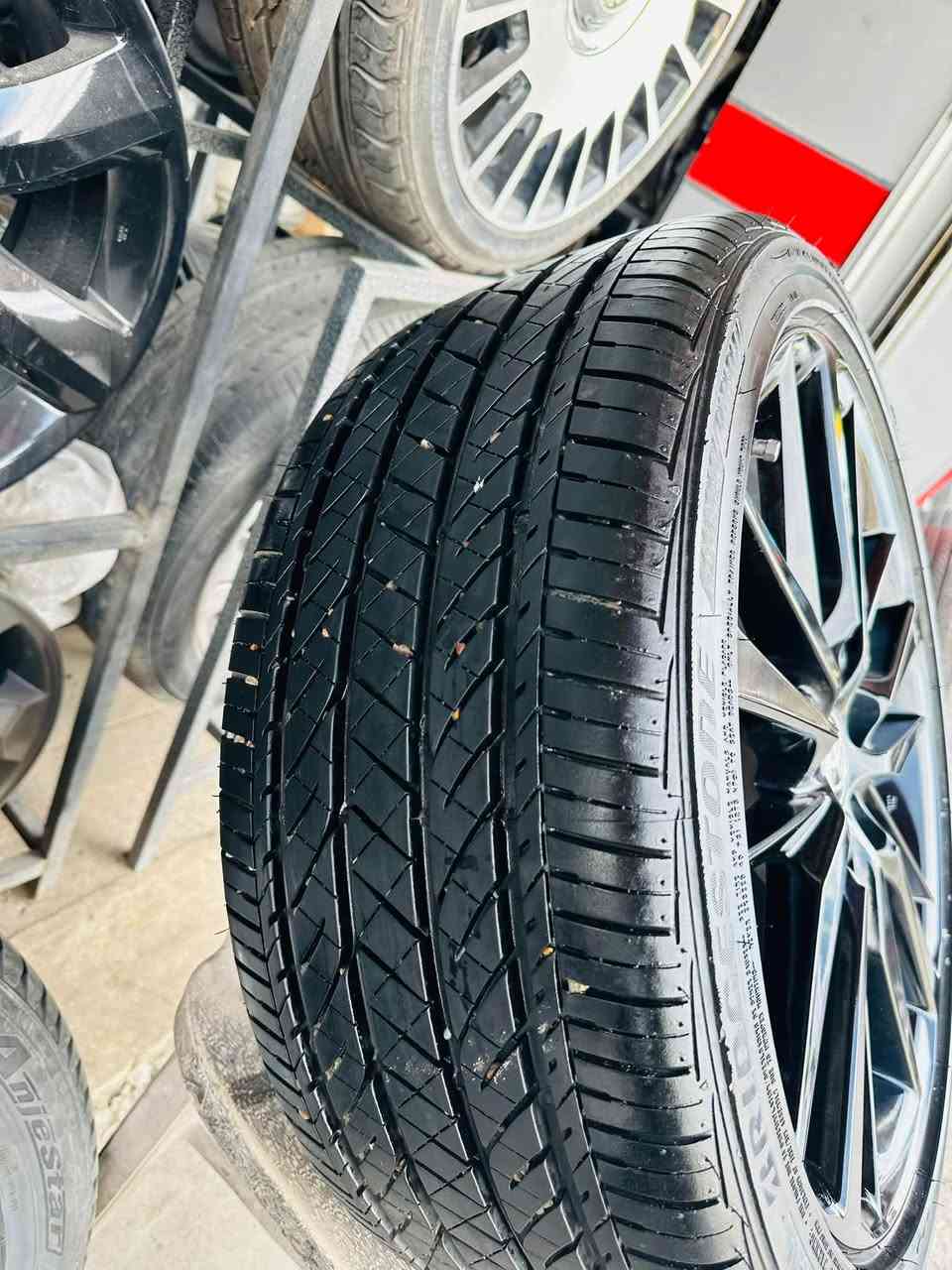 السلام عليكم
تخم كامري xle قياس ١٩ اصليات جدد مع تخم تاير برجستون  
نظافة ٩٥٪؜ ماشي ٢٠٠٠
سعر ٥٥٠$ 
بغداد مجمع مشن تقاطع شارع زيوت معرض الصفار 
يتوفر توصيل للاستفسار واتس اب ***********
