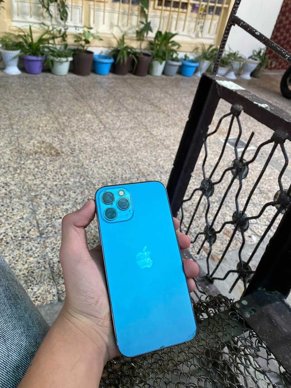 ايفون للـبيع ! 
12 pro 📍
ذاكره 256 العـملاقه 📍
بـطاريته ١٠٠ 💯 🔋
مسـتبدل كـامرة قـطعه اصليه من ابل 📍📍
مكـتوب اصـلية 
السعـر 375 وبي مجال 
للتواصل خاص او ع رقم 
***********
موقع حي تحـرير قرب جامع ال البيت 📍
