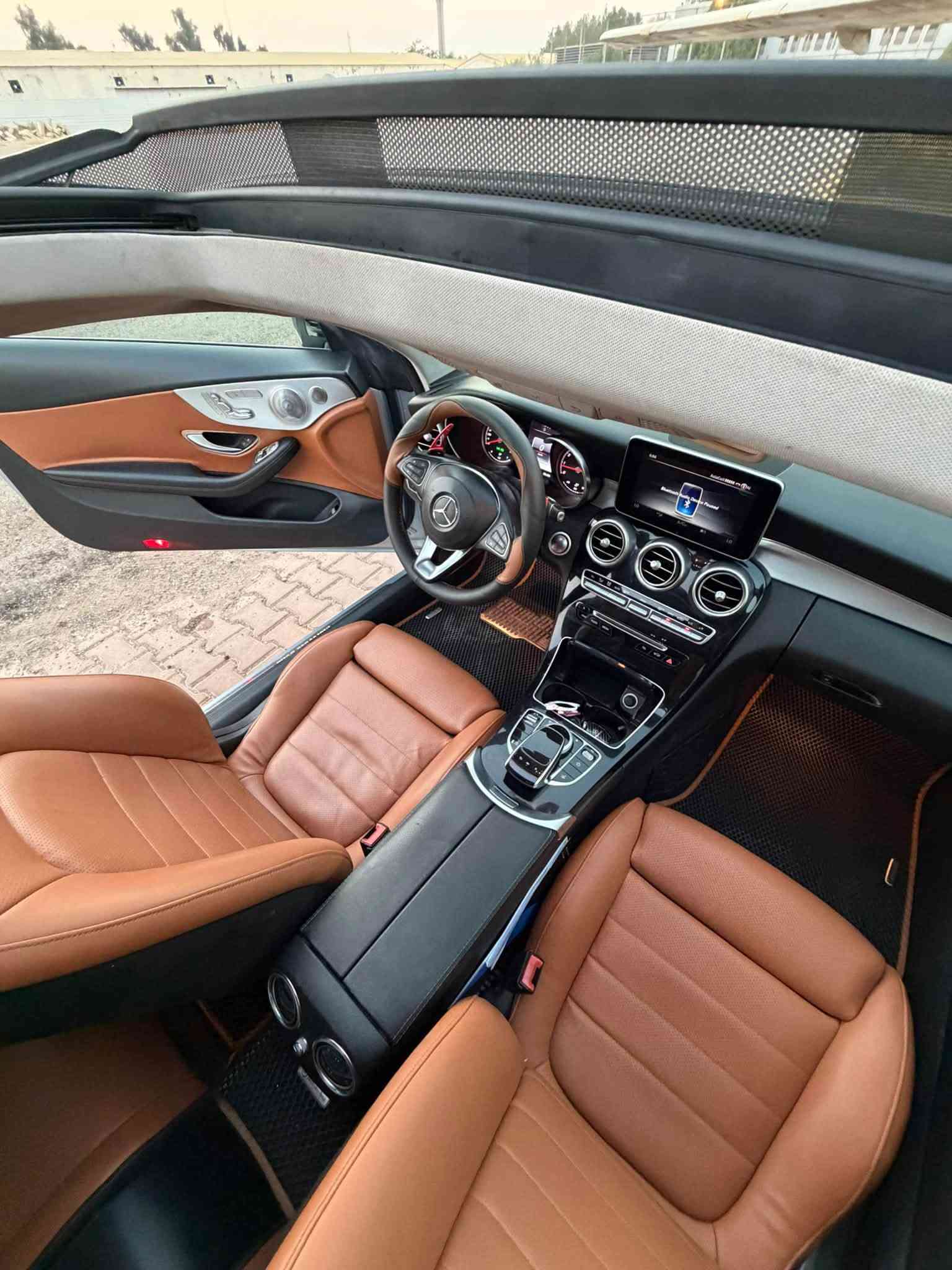 السلام عليكم
مارسدس c300 فورميتك 2017
ماشيه 90mi
فول مواصفات 
بانوراما
نقط عمياء
رادارات 
شفتات 
5 نظام قيادة 
كشنات كهرباء 
كامره قلاب 
لايت متحرك 
مواصفات معروفه وبعد هواي بيه مواصفات السيارة جديدة كلش ومصروف عليه تخم تاير وصدر
 كير ومكينه وتبريد كله شرط وعليه ادامه تخم نوزلات وبلكات ويالحقيقة احله من الصور مابيه اي نقص 

السيارة باسمي تحويل مباشر 
مكاني  بغداد العامرية  ***********

السعر 185$ وبيها مجال قليل سيارة حيل نضيفة ومرتبه صور السونار مع المنشور
