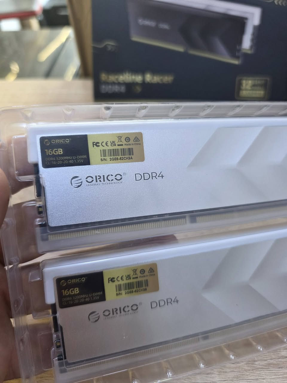 رامی کەیسی نوێ بەکار نەهاتوو تەنها تێست کراوە
RAM CASE 32GB ( 2×16GB ) DDR4 3200Htz
جدید رام
لە.مارکەی ئۆریکۆ کە یەکێکە لە کۆمپانیا دیار و زۆر باشەکان
نوێیە بەکار نەهاتوە تەنها تێست کراوە
نرخی ٣٠٠ هەزار
ناونیشان هەولێر گەیاندن هەیە
***********
