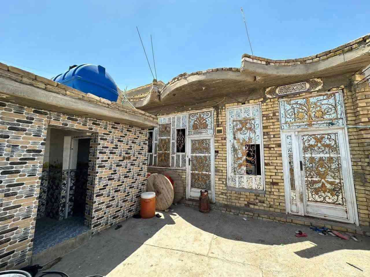 السلام عليكم
بيت للبيع مساحته ٢٠٠ م على طريق ابو الماش نهايه السايدين بي نقص غرفه واستقبال حدهن للبتلو بناء صب مسلح حالياً لبيت فارغ ***********.
