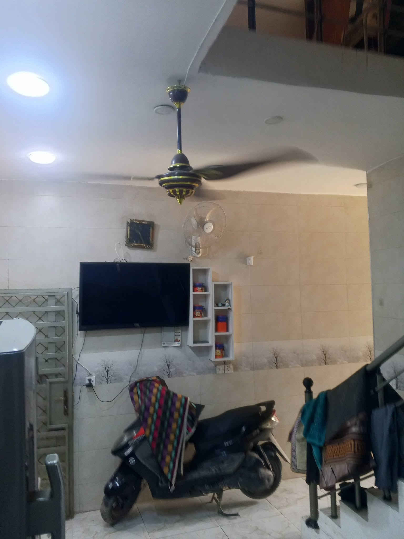 السلام عليكم ورحمة الله وبركاته
بيت للبيع مساحه 85 بس بل سند 80 بيت نضيف كلش 3 غرف نوم  استقبال صاله خدمات عنوان شارع المرور 
قريب عل شارع العام 
السعر خاص
***********
