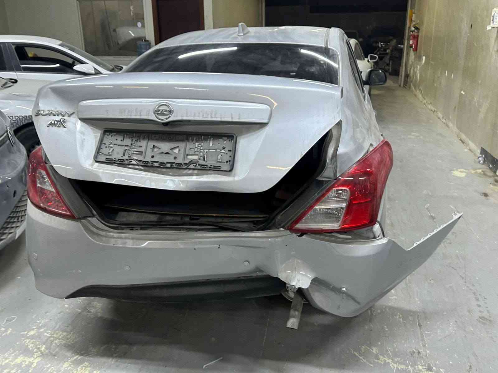 سني موديل 24استيراد خاصه اني المستورد بسمي صور حادثة 
موجود بل منشور حادثة بعمان ومصالحه بعمان هندي بليته زركه 
السعر المطلوب 112 وبيهه مجال
مكان السياره بغداد 
***********
ماشيه 40حقيقي عل فحص
