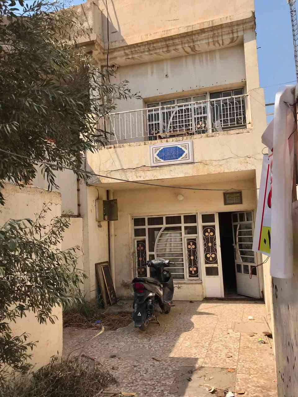 يا الله
السلام عليكم .
بيت للبيع بغداد الامين الثانيه( المعلمين ) شارع مكتبة روئ ، مساحة البيت ٨٠ م واجهة ٤ نزال ٢٠ بيت بناء نضيف يحتاجلة صبغ وترميم شي بسيط تفاصيل البيت الطابق الارضي كراج كبير يفوتك عالاسقبال ومساحة الدرج وراها مطبخ كبير بارد ومطبخ صغير حار وصحيات ثنين 
الطابق الاول غرفتين من ضمنهن غرفة سويت وبينهم مساحة الدرج والطابق الثاني بيتونه صغيره وسطحين شتايكر الشارع عريض والمنطقة هادئة كلش
السعر ١٨٥ بي مجال قليل 
للاستفسار ***********
