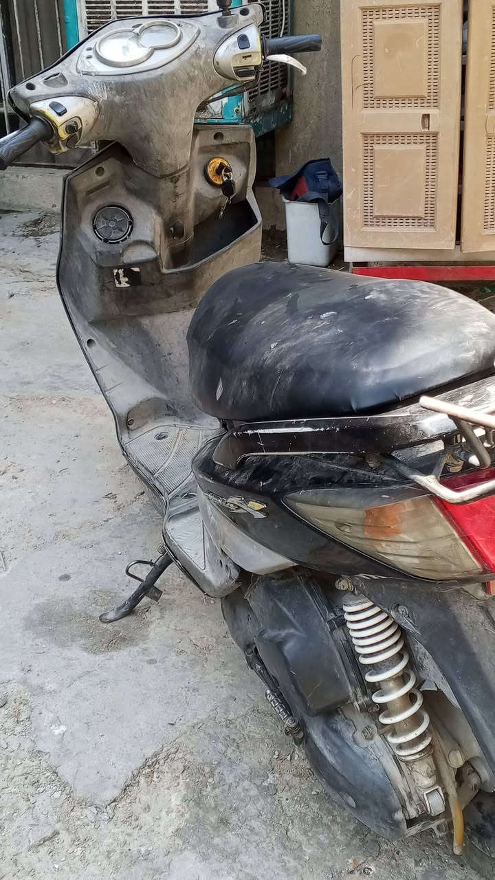 السلام عليكم 
سكنس فحل نوزل دراجة شغاله بس ما تمشي بيه صوت بلكور كهربائيات شغاله سعره 300 وبيه مجال قليل ابيع كوم حديد مكاني مدينة الصدر الشماعية 
لاستفسار ***********
