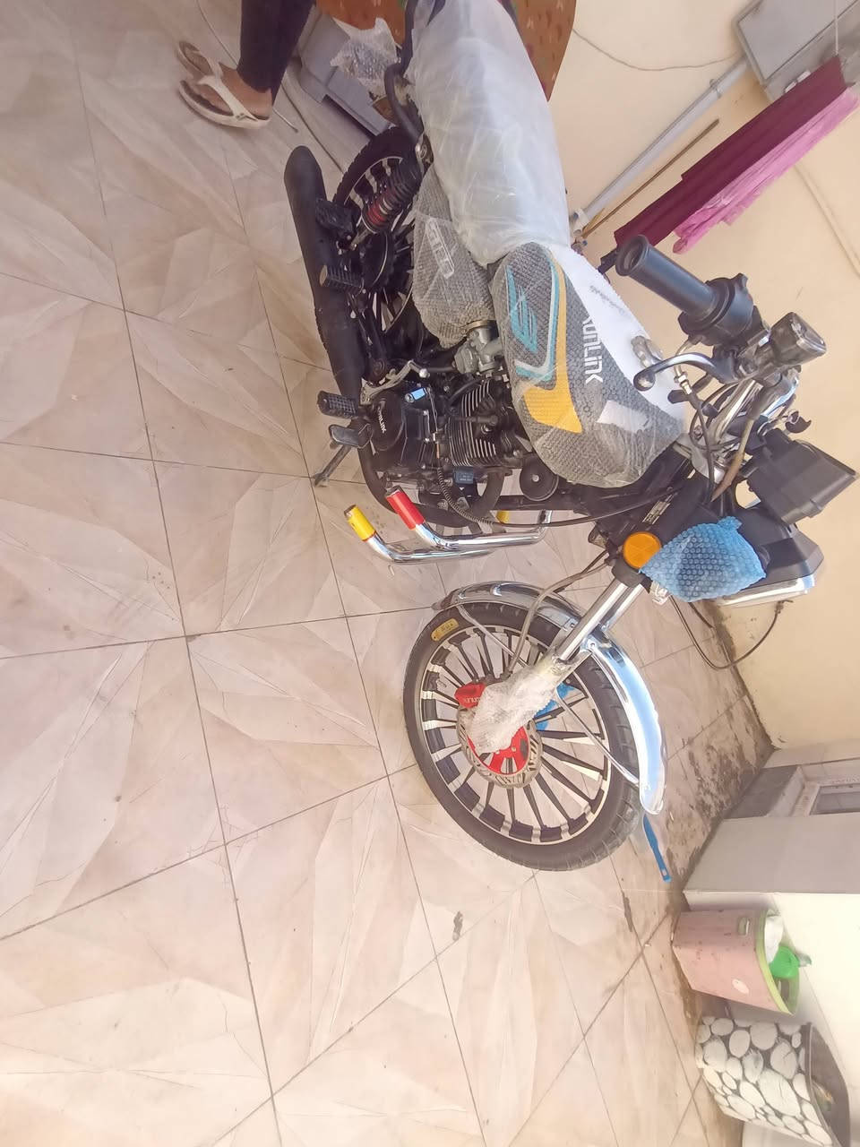 اخوان السلام عليكم دراجه للبيع موديل 25 دراجه كفاله عامه بها نقص دشبول مبدل بس مكان دي سعر 750 وبيها مجال شراي يتصل وتدلل ***********
