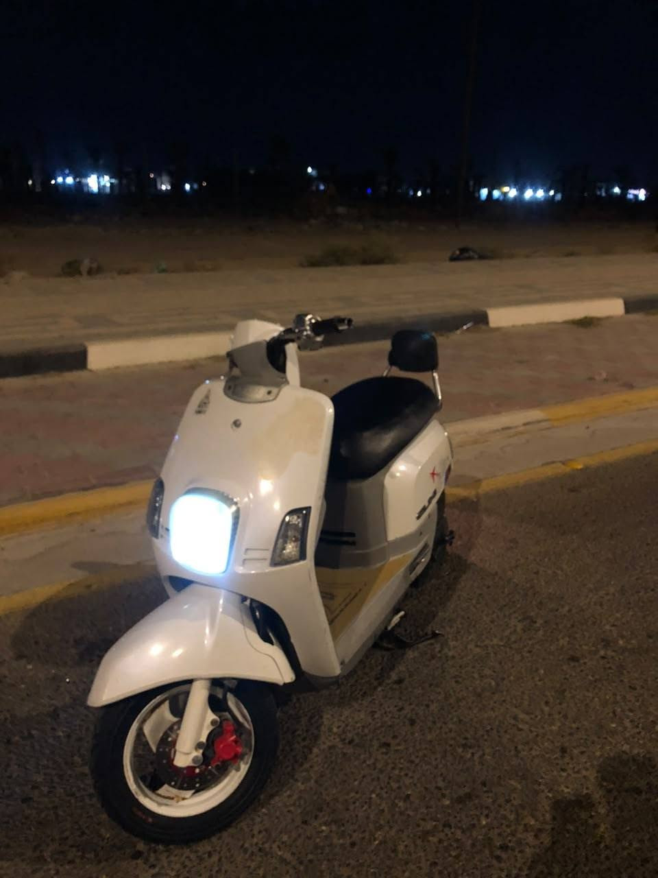 بوليس كابريتر للبيع
السلام عليكم
دراجه موديل 2008 سكن لد لايت زنون اربع اشاير سلف هندر داخل رصاصي لو نها ابيض مختمه من الطول للطول ختم واحد ويا المكينه الدراجه مانقصها شعرايه خير من الله شلعه ومعدل كفاله عامه الدراجه كفالهههه بسمي الدراجه  ***********
