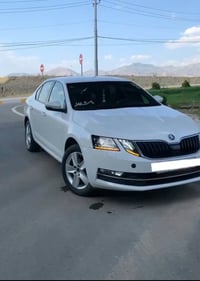 سيارة حديثة • للخطوط • متفرغ