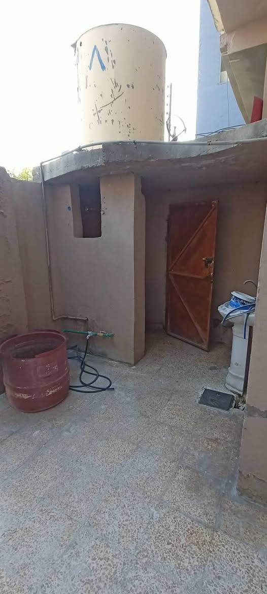 دار للايجار 🏠
حي البكر قرب ساحة العابد 
مساحة 💯 م 
غرفة نوم وهول واستقبال ومشتملات 
كاشي سيراميك سقوف ثانوية...
للاستفسار مراجعة مكتب المازن حي البكر شارع المنظمة قرب المركز 
او الاتصال على 📞☎️***********
