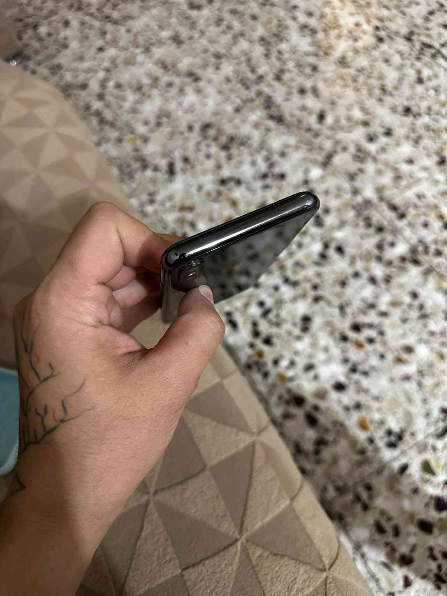 ايفون x عربي شرق اوسط نظيف بيع او مراوس بأيباد (ملاحضه هذا الكسر شاشه حمايه مو الشاشه الاصليه)
ذاكره 64 بطاريه 100 قبل يومين بدلتها ؏ ايدي الجهاز عندي من 2018 بصمه الوجه واكفه بسبب تحديث مكاني بغداد حي الجهاد بيع او مراوس بأيباد اي نوع
ممتواجد ؏ ماسنجر هذا رقمي وبي واتساب
***********

نص مكتوب في الصور:
- 1:05
- عام
- حول
- الاسم
- علي دونير .
- إصدار iOS
- 16.7.16
- اسم الطراز
- iPhone X
- رقم النموذج
- NQAC2AA/A
- الرقم التسلسلي
- GHLX175XJCLH
- التغطية
- سجل تاريخ القطع والخدمة
- بصمة الوجه
- المشكلة
- تجمع Apple سجل تاريخ القطع والخدمة، ويعرض السجل معلومات عن حالة iPhone وتفاصيل إصلاحه. معرفة المزيد...
- 1:50 Zain Zain 4.5G+ عام حول ويعرض السجل معلومات عن حالة iPhone وتفاصيل إصلاحه. معرفة المزيد... الشبكة الأغاني الفيديوهات ٦ الصور ١٩ التطبيقات ٢٩ السعة ٦٤ غ.ب. متوفر ٣١,٢٤ غ.ب. شركة الاتصالات Zain 54.0 عنوان Wi-Fi 64:70:33:43:98:26