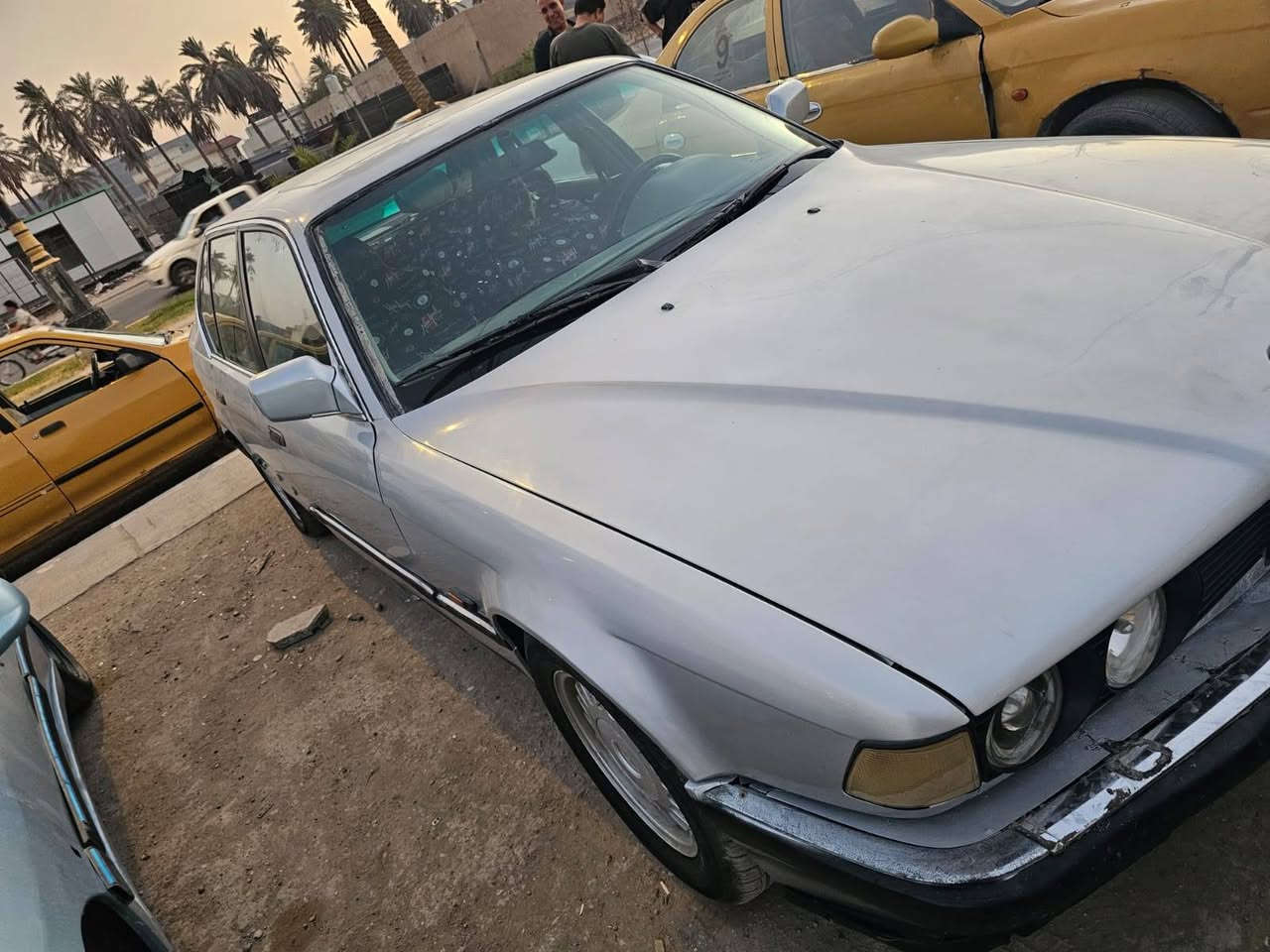 السلام عليكم
BMW 730 
موديل 94
كير ومحرك كلش نضيفات 
حدادية وسط 
تبريد جاهز بقة فقط تشحن غاز غيرة اني مسؤول 
تخم تاير بعدة جديد 
السيارة مكفولة من الضربة 
صفاحها موس 
كهربائياتها كلها شغالة واير جطل مابيها فقط كيج البانزين ميشتغل 
رقم اربيل شرط التحويل 
السيارة ستوني صابغها 
يرادلها كشنات تدوشم او تتبدل مخمل وباقي الغرفة حلو 
السيارة فول دبل ايرباك دبل جكمجة 
سلايت روف شغال طكتين 

السيارة جانت مشمورة وارقامها خايسات موجودات شلتهن ضميتهن وسويتلها ارقام دك ومسؤول عنهن بكل التفاصيل 

نواقصها تأخير بالتشغيل تفيلس للمكينة شوية بيها خشونة ومو قوية كشنات يرادلهن دوشمة وحدادية يرادلها ترتيب بسيط 

تفاصيل السيارة كلها مذكورة اقراهن تفيدك اني خادم متفيدك عيوني الك 

بيع او مراوس السعر 35 وبيها مجال 

***********
***********

