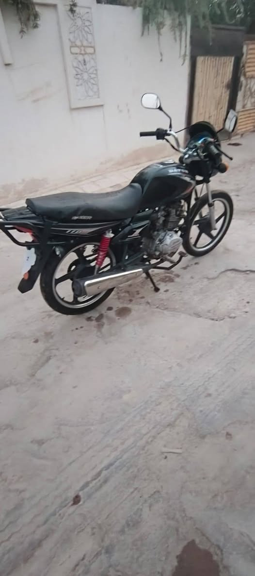 دايوان للبيع دراجه حلوه وجاهزه مكان بغداد دوره *********** سعر 350مال بيع
