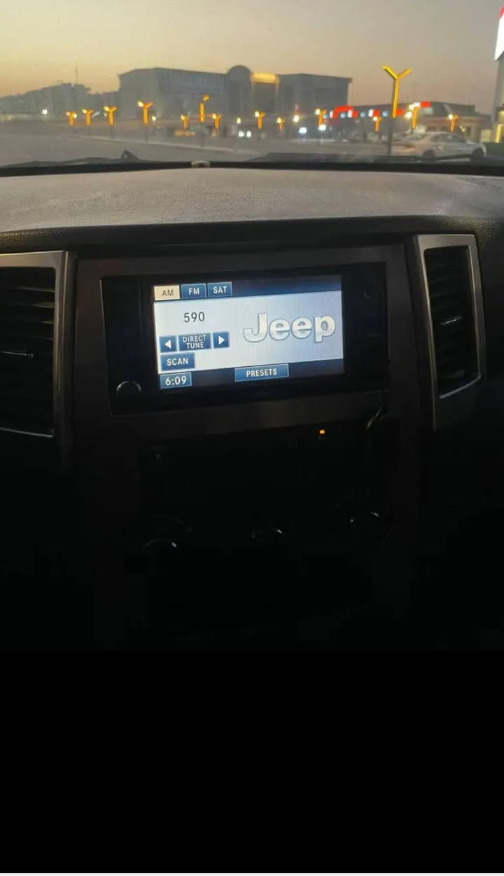 Jeep Grand Cherokee 2010
اكتبلك بالعربي الله يخليك اذا مو شراي لا تتصل ولا تتواعد الناس هم عدها شغل اذا شراي جاد كدامك تفاصيل السيارة وسعرها مناسب 
كشنات جلد 
فتحة سلايد 
شاشة لمس بلادي اصلي 
وكامرا بلادي شغالة ايضا 
سستم صوت 
5 تايرات جدد حتى السبير ويل كب وجديد 
محرك 3700
ماشية 131 الف فقط 
جاهزة محرك كير تبريد شغال وممتاز وحدادة  صدر  نص عمر  
رقم بصرة دولي انكليزي بسمي مكاني بغداد الطالبية 
ضرر بنيد وجاملغ
صبغ 3 قطع والسونار مرفق 

السعر 82
***********
