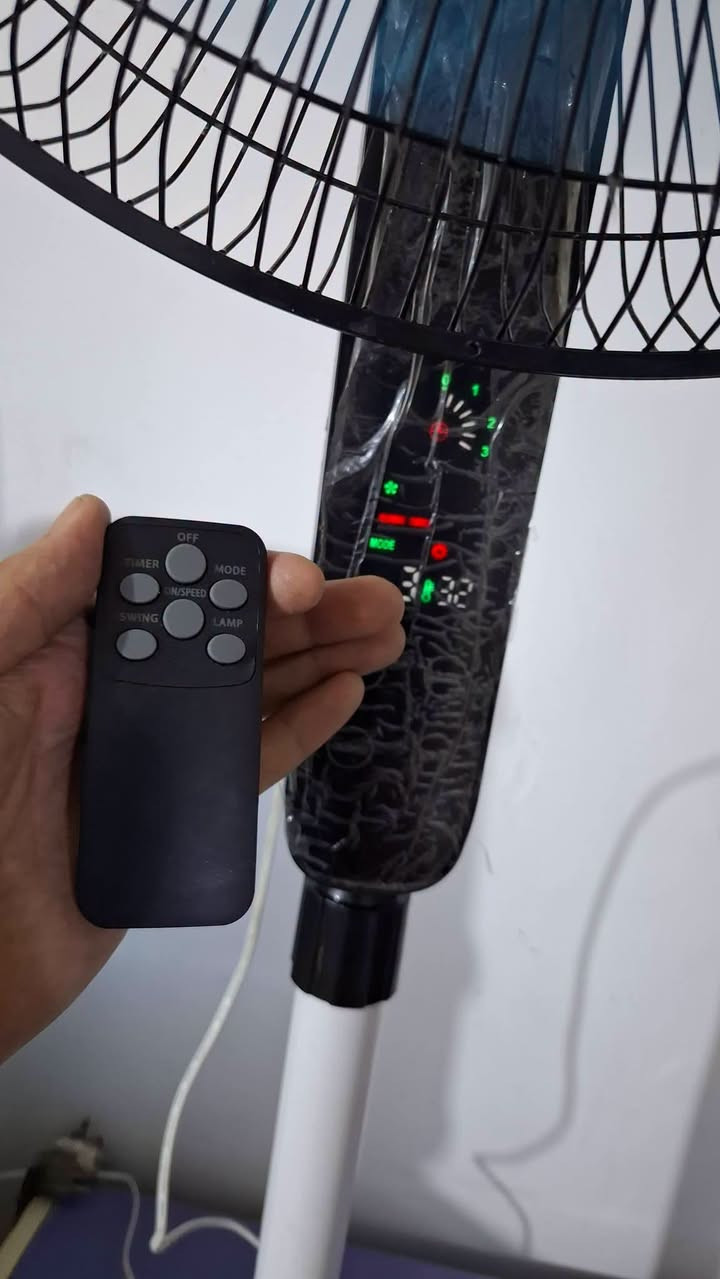 مروحه للبيع اختي الجديده لمس وبيها ريموت وشاشه كلش مواصفاتها حلوه كهرباء مو شحن هواها كلش حلو  مجال مكاني نجف حي العسكري***********
