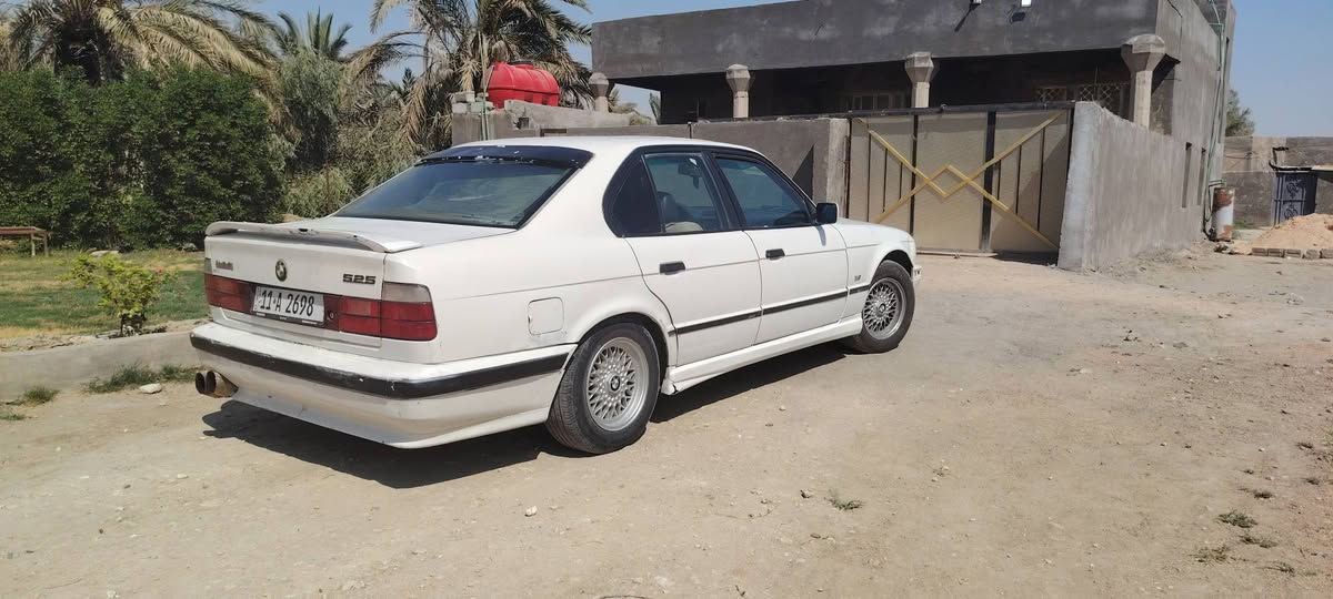 سلام عليكم بي ئم حجم 525گيرمحرك مسكرفانوس خير من الله تبريدشغال دواخل حلوه سياره جاهزه السعر 45اومراوس حسب القناعه الاستفسار ***********
