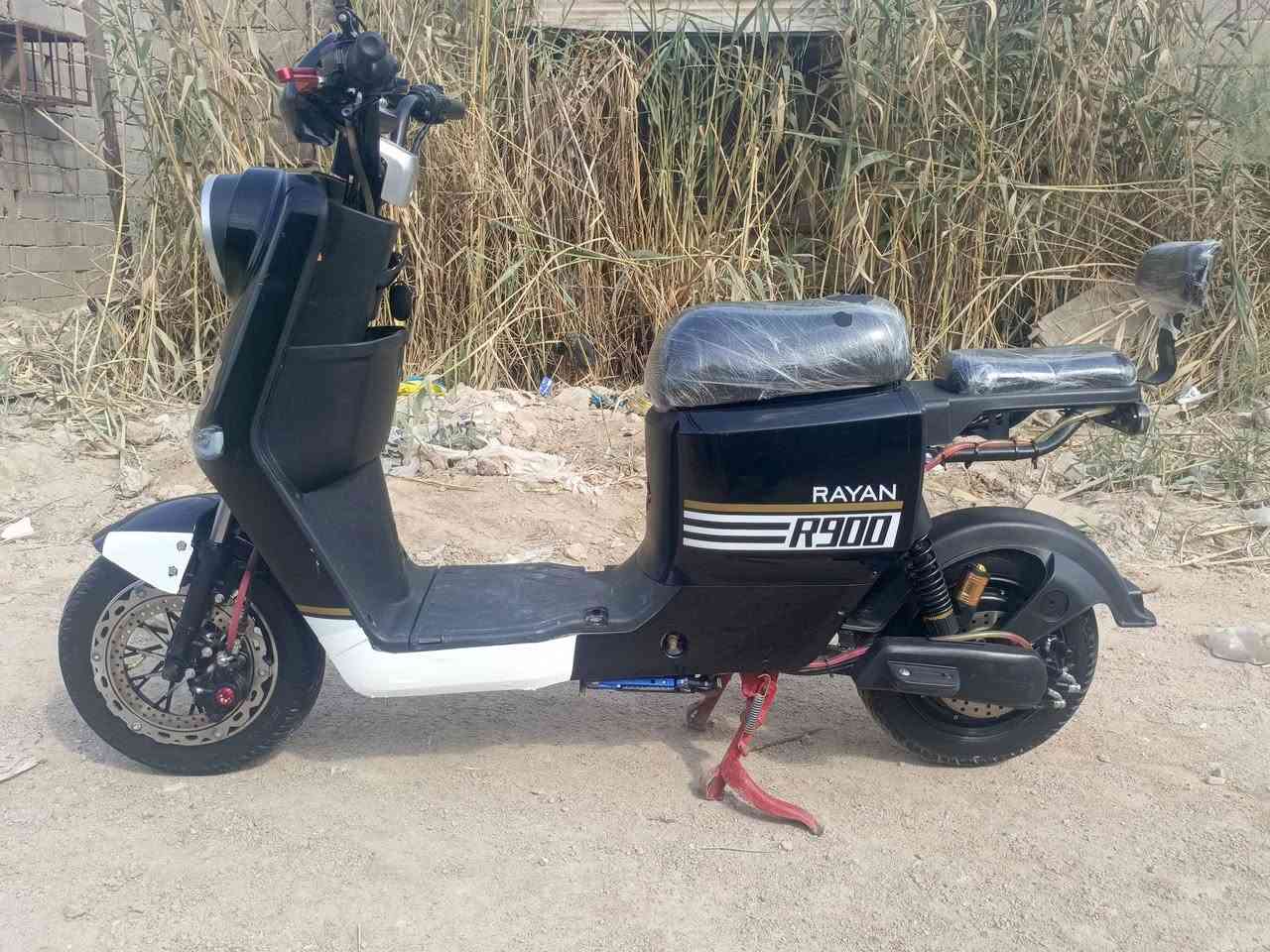 السلام عليكم شباب دراجه شحن للبيع
سعر كلش مناسب وجديده 
اسمه R900 شركه الريان من محمد الوكيل 
ومواصفاته معروفه 
و الدراجه تجي وتفحص بيدك
 من اي شي اكفلك بعدهي زيرو 

السعر 460 وبيه مجال قليل 
المكان بصره شط العرب تنومه 
الرقم ***********
