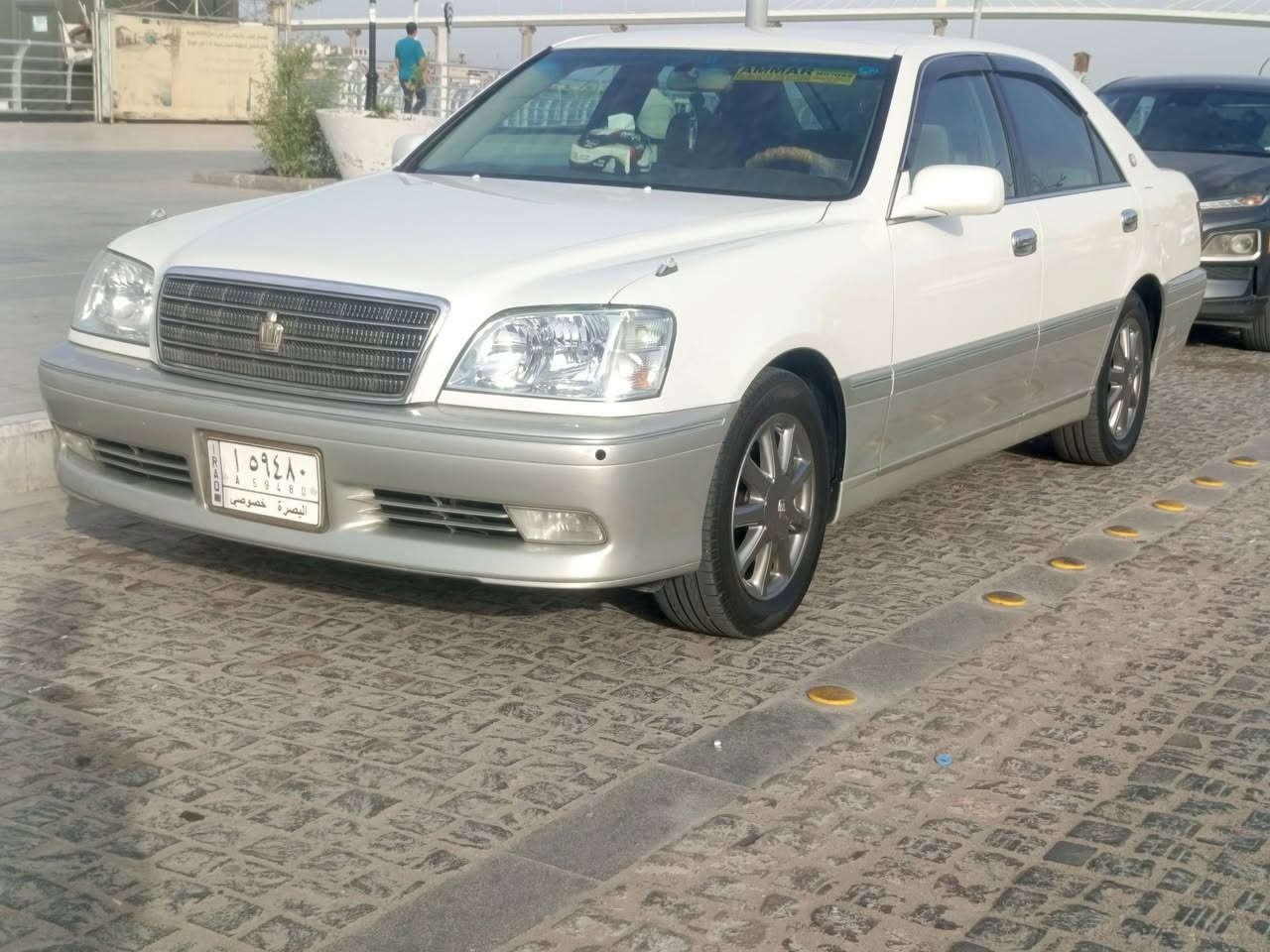 سلام عليكم جنون للبيع مديل 2002 مكينه ديفور الزغير مواصفاته دكمتين كرستال أصل برده خلفيه شاصي 71 للستفسار أكثر على ***********
