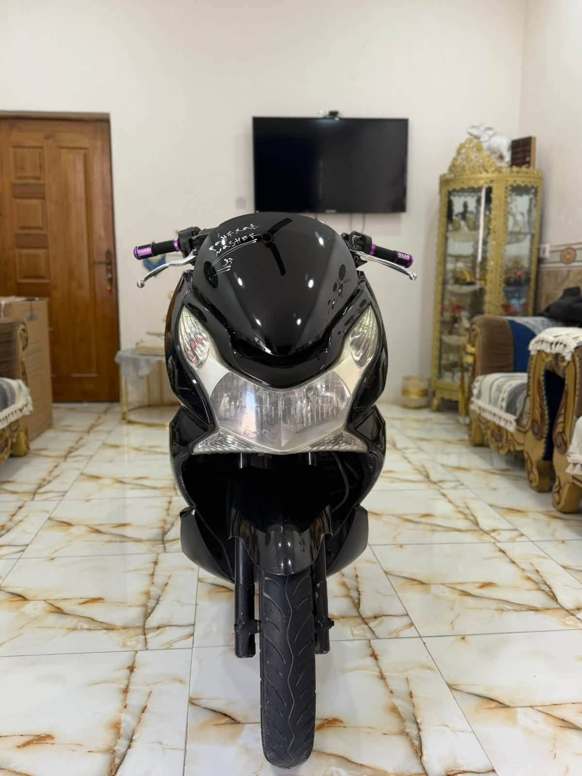 السلام عليكم اللبيع دراجه pcx جيل لاول ماشيه 35 الف دراجه ماخذها رمبه  الدراجه وعلى  ايدي حجم المكينه 125 ياباني الاصلي دراجه كامله استان كهرباءي  حساس ازدحام  الدراجه جديده واحلا من الصور  مال جناي الدراجه مكفوله  اي نقص مابيه  السعر مليون 300 وبيه مجال مكان بغداد  الدوره حي الصحه  الرقم  ***********
