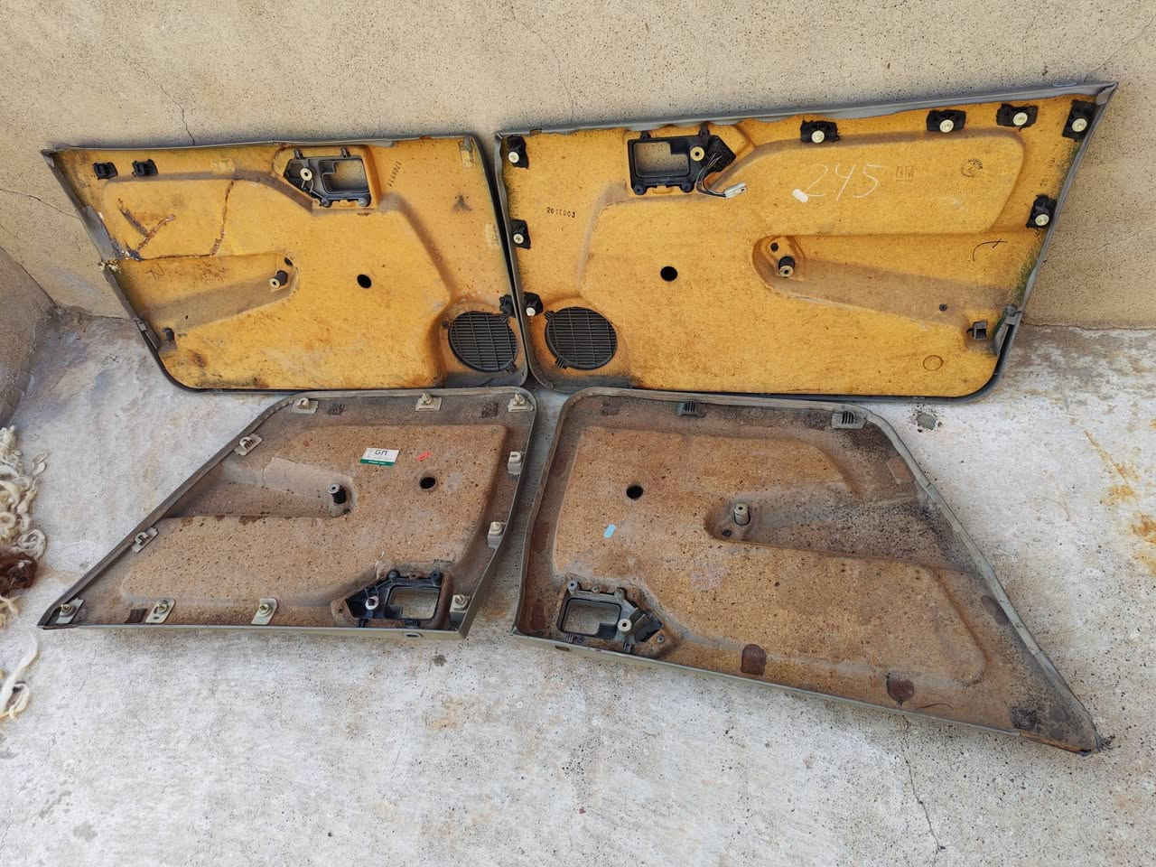 بطاين فكتره للبيع طخمين عسلي طخمين أسود و سقفيه طخم ترتيش 93 مكان موصل الأيسر استفسار *********** واتساب 
***********
