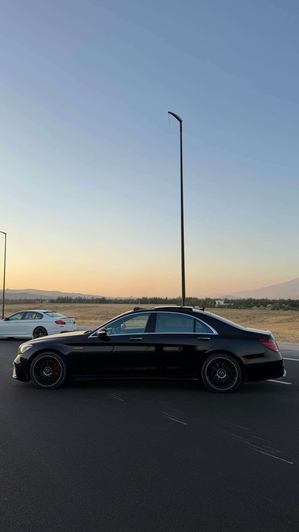 ***********
Mercedes Benz S550 2016
بێ ڕەقەمی دووبەی کۆدی ئاسایشی بۆ کراوە بە کاملی بە پارچەی بیلادی کراوە بە S63 AMG 2021  مواسەفاتی دیزاینۆی پێنج دوگمە - داتاشۆ - پانۆڕاما - دەرگا شەفت - بەسمەی دەرگا - سنوقی کارەبای و شەفت - جامەکانی دەبڵ جام و پۆلۆرایس - گێچی کراوە بە AMG 330km - سەماعەکانی مارکەی بێرمستەرە و سەماعەی دەرگاکانی گۆڕاوە بە تازەکان - دەبل ماوس - ناوەوەی دیزاینۆی تەقەل و ڕەنگی قاوەی و ڕەش - سەقف شاموا - کوشنی پێش و دوا سارد و گەرم و مەساج و خەزن - لیدی ناوەوە - خەتی جادە - 360 دەرەجە ڕادار و کامێرا و حاسە - لایتی پیانۆ - سالۆنسای AMG ویلەکانی 20 ئینجی دوو سایز - گێڕ و مەکینەو کارەبای و بەشەرت بۆ نرخ پەیوەندی بکەن بەو ژمارە تەلەفوونەی سەرەوە - لە سلێمانیم السليمانية, العراق
