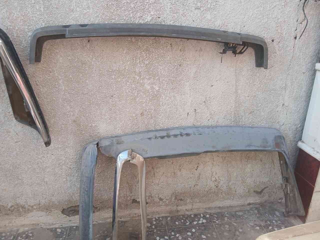 دعايه خلفيه مارسدس جامبوا وارد نظيفه جدا والدعاميه الثانيه هم خلفيه تعبانه مال تفصيخ نقص بيه النيكل الطويله وبراكيت كاش نضيف وليه كسر مثل ما وضح بالصوره وعندي ترايش بيبان الخلفيه باب طويله والاماميه باب قصيره للبع الي يحتاج يختبرني واني بالخدمه م *********** بغداد
