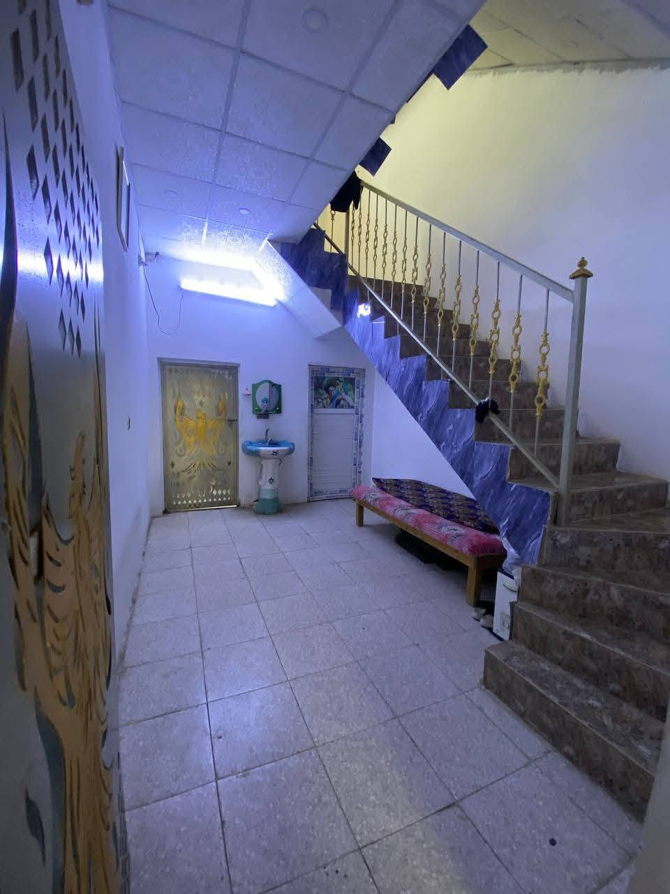 🏠 بيت حديث (ثلاث طوابق) للبيع في النجف الأشرف - حي الأنصار 🏠المواصفات:✨ المساحة: 120 متر مربع.📜 الملكية: طابو ملك صرف (سند جاهز للتحويل الفوري).🏗️ البناء: حديث جداً، تصميم ممتاز واستغلال ذكي للمساحات.🏢 عدد الطوابق: 3 طوابق كاملة (يناسب العوائل الكبيرة أو السكن والاستثمار).📍 الموقع: النجف الأشرف - حي الأنصار (موقع مميز وقريب من كافة الخدمات والأسواق والمدارس 

بيع مستعجل الاستفسار ***********
